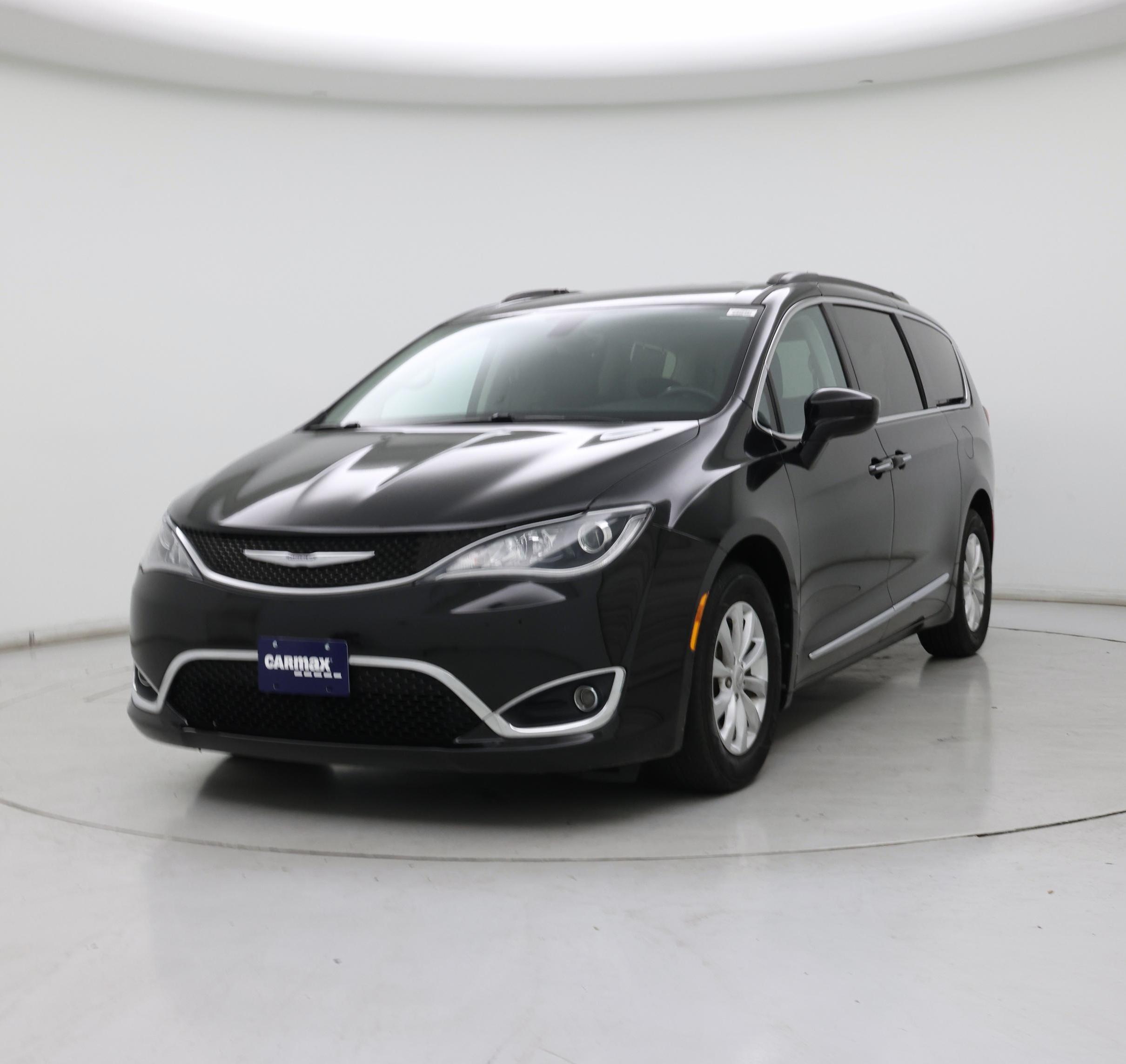 Thumbnail: 2017 Chrysler Pacifica - 4
