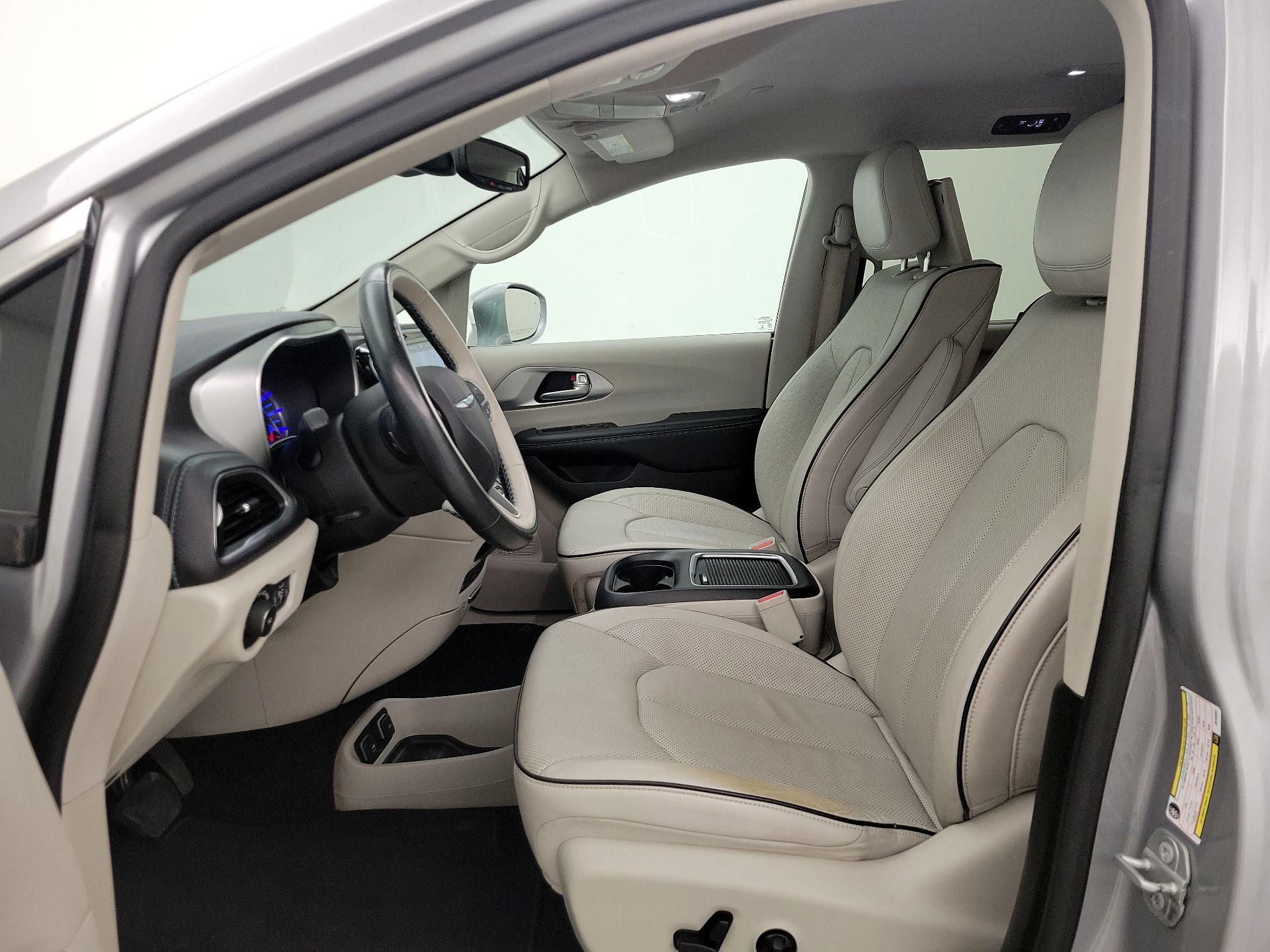 Thumbnail: 2018 Chrysler Pacifica - 11
