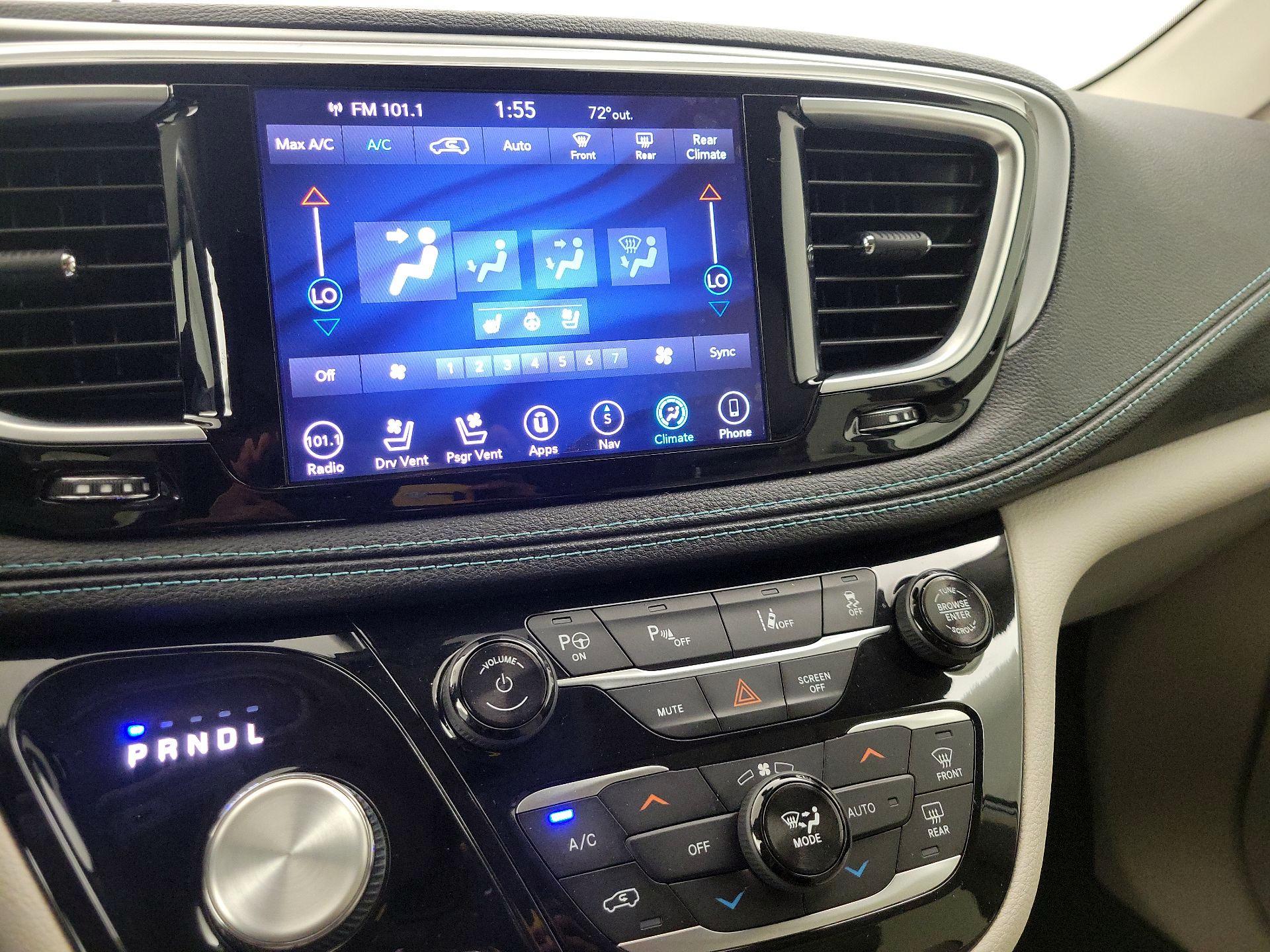Thumbnail: 2018 Chrysler Pacifica - 17