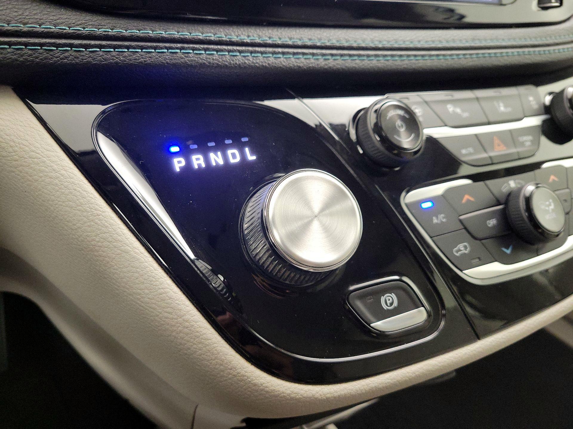 Thumbnail: 2018 Chrysler Pacifica - 18