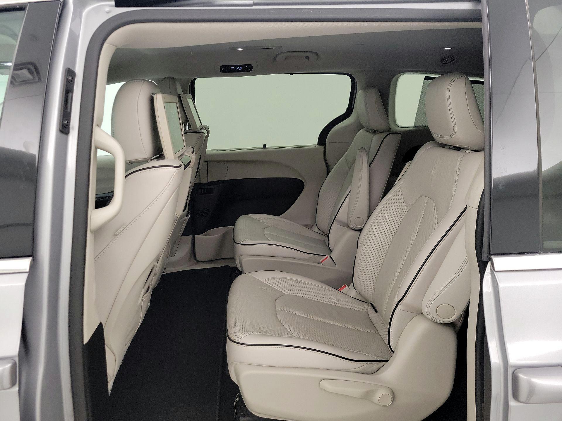 Thumbnail: 2018 Chrysler Pacifica - 20
