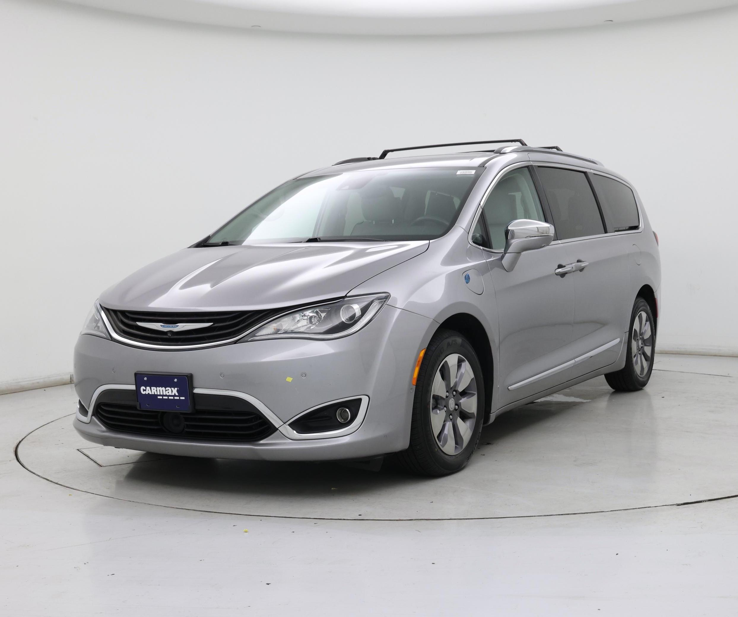 Thumbnail: 2018 Chrysler Pacifica - 4