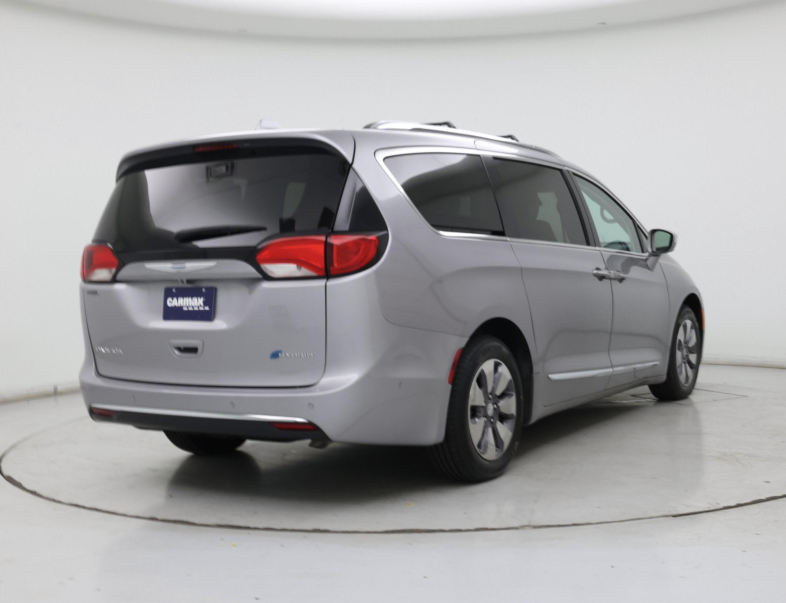 Thumbnail: 2018 Chrysler Pacifica - 8