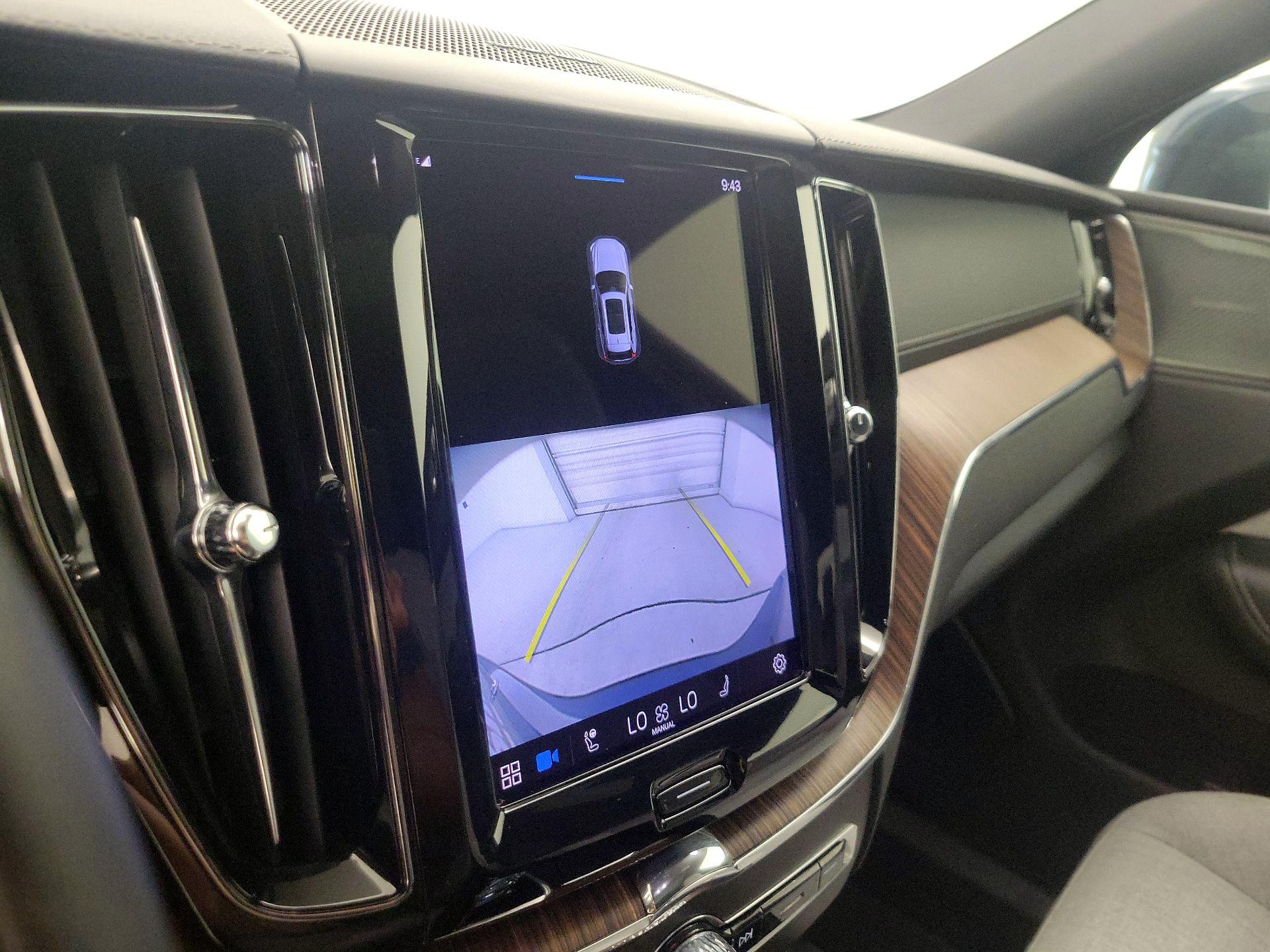 Thumbnail: 2022 Volvo XC60 - 15