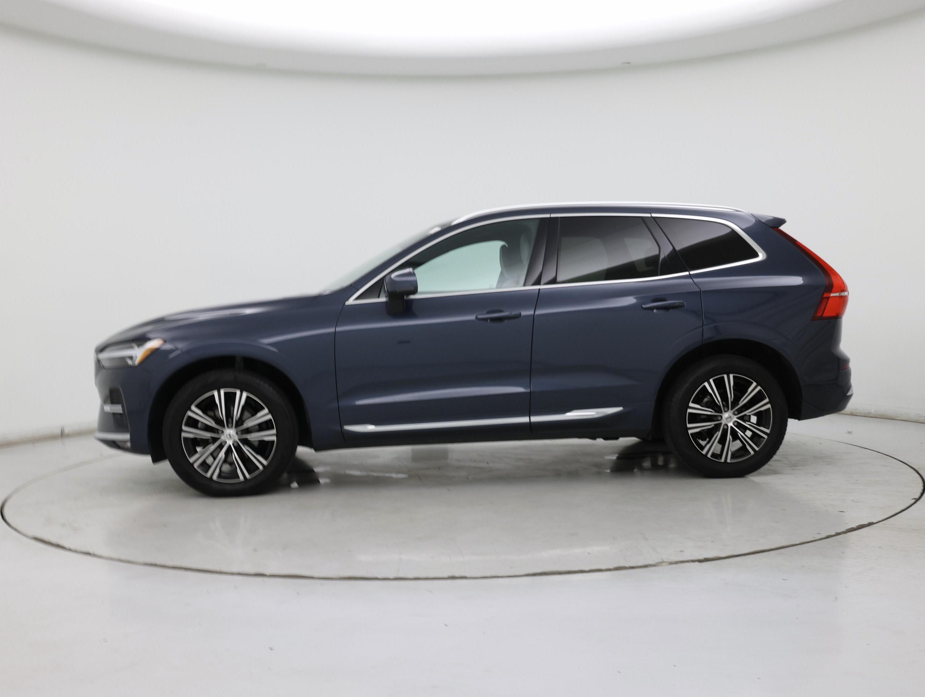 Thumbnail: 2022 Volvo XC60 - 3