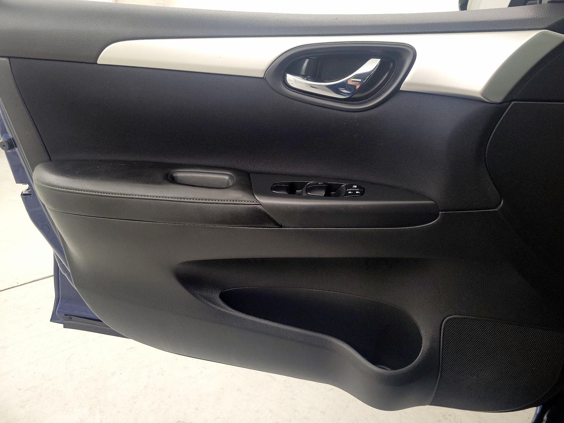 Thumbnail: 2016 Nissan Sentra - 12
