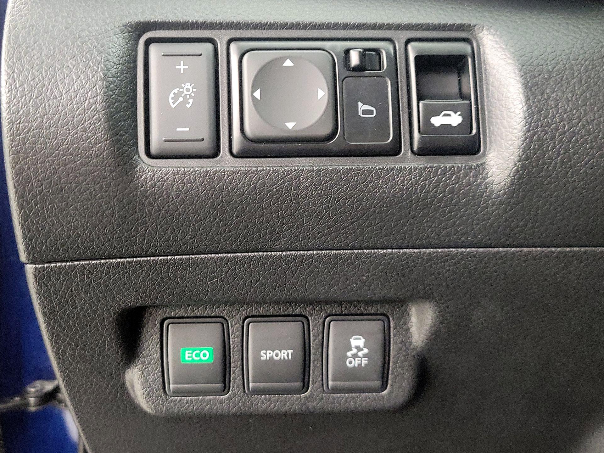 Thumbnail: 2016 Nissan Sentra - 13