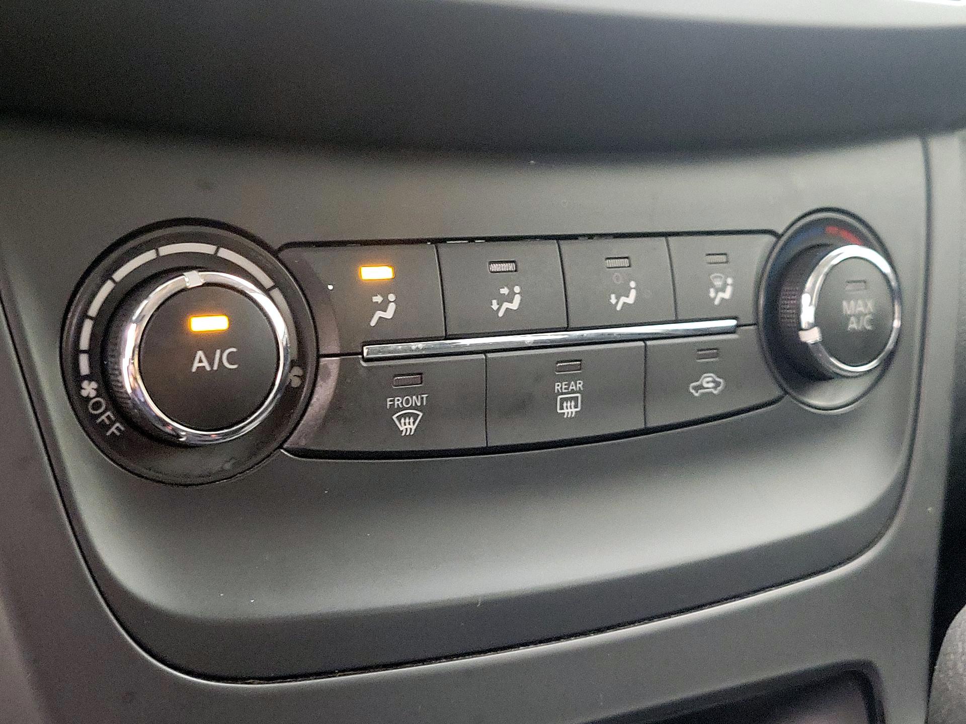 Thumbnail: 2016 Nissan Sentra - 15