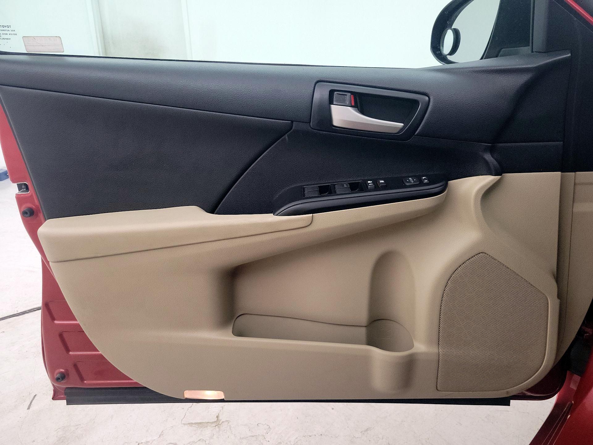 Thumbnail: 2013 Toyota Camry - 12