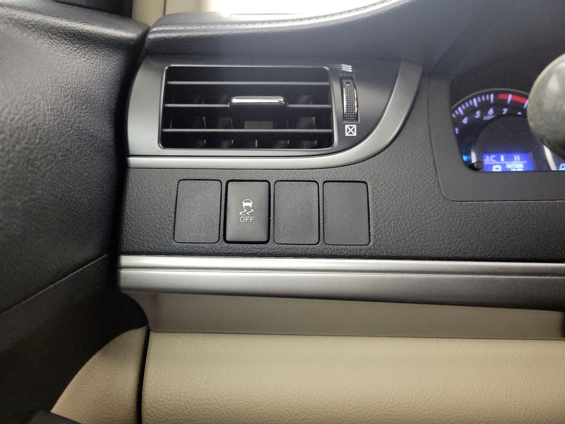 Thumbnail: 2013 Toyota Camry - 13