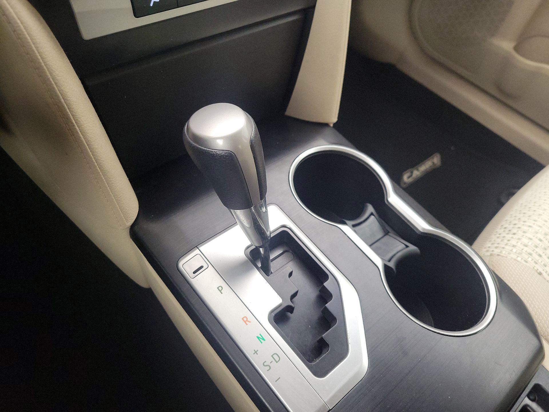 Thumbnail: 2013 Toyota Camry - 16