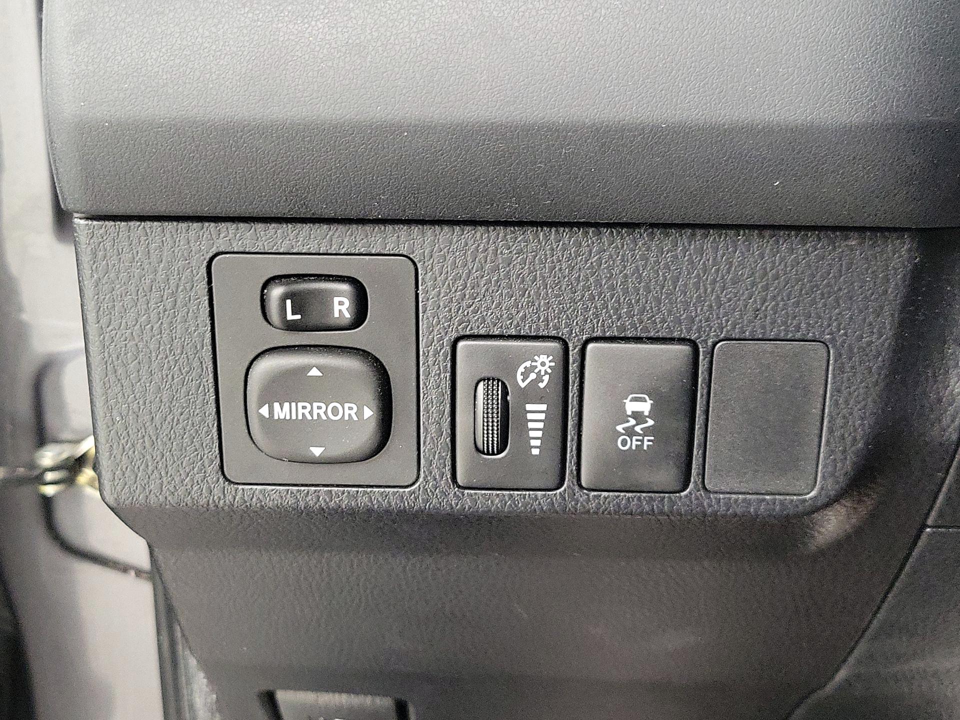 Thumbnail: 2014 Toyota RAV4 - 13
