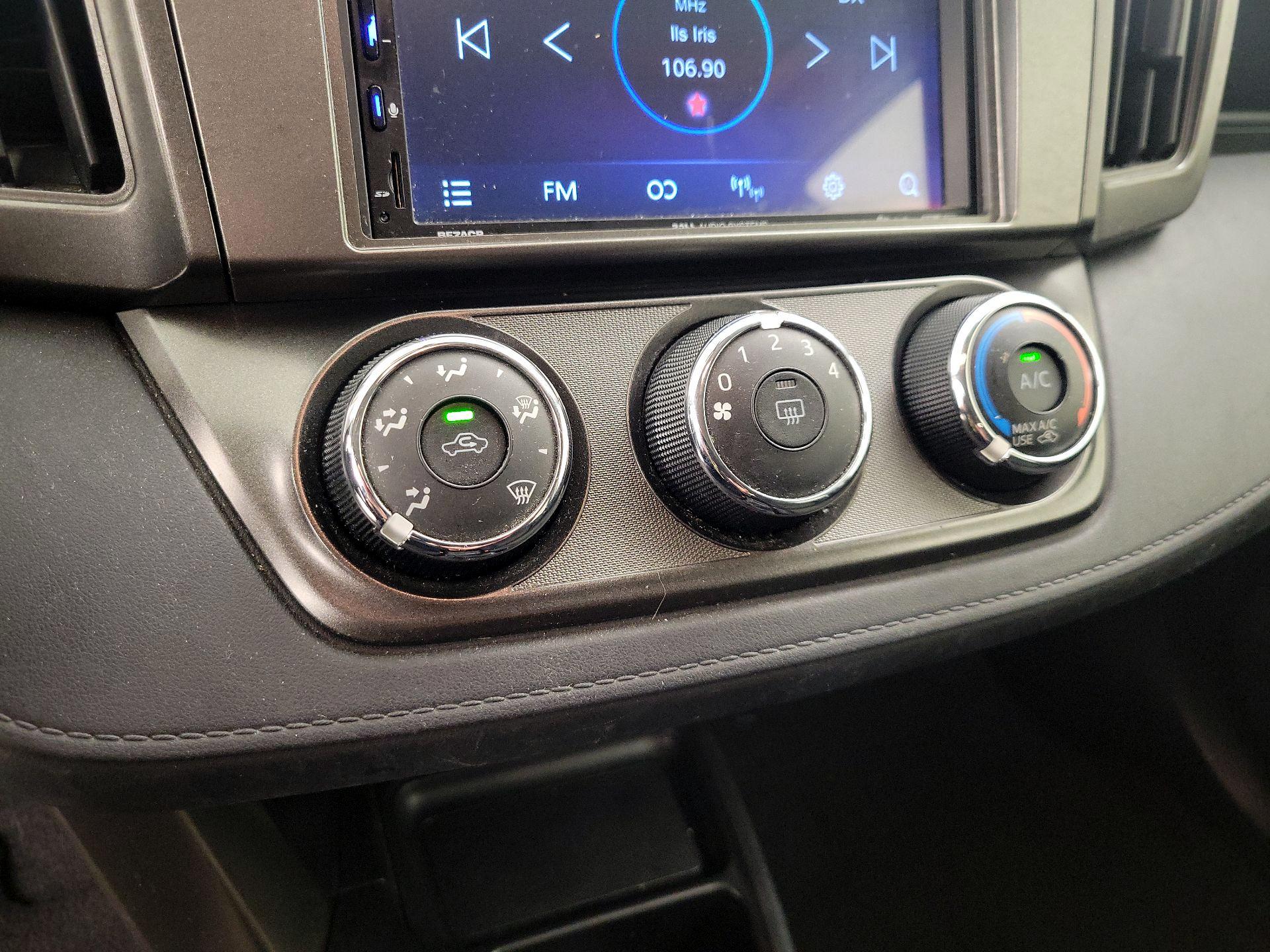 Thumbnail: 2014 Toyota RAV4 - 16