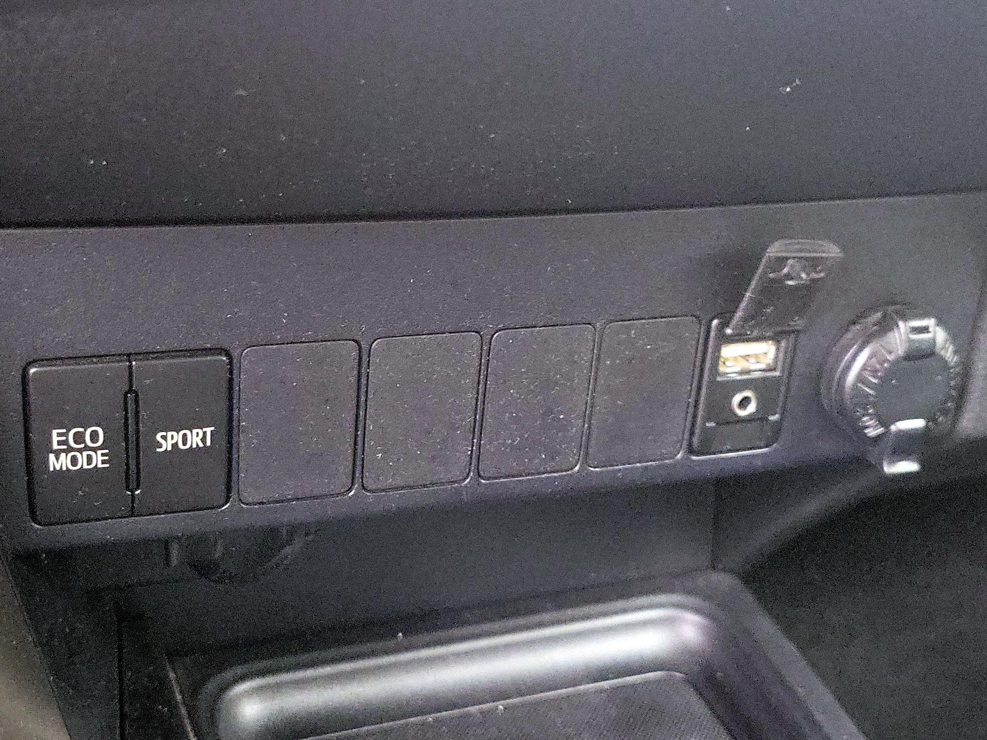 Thumbnail: 2014 Toyota RAV4 - 18