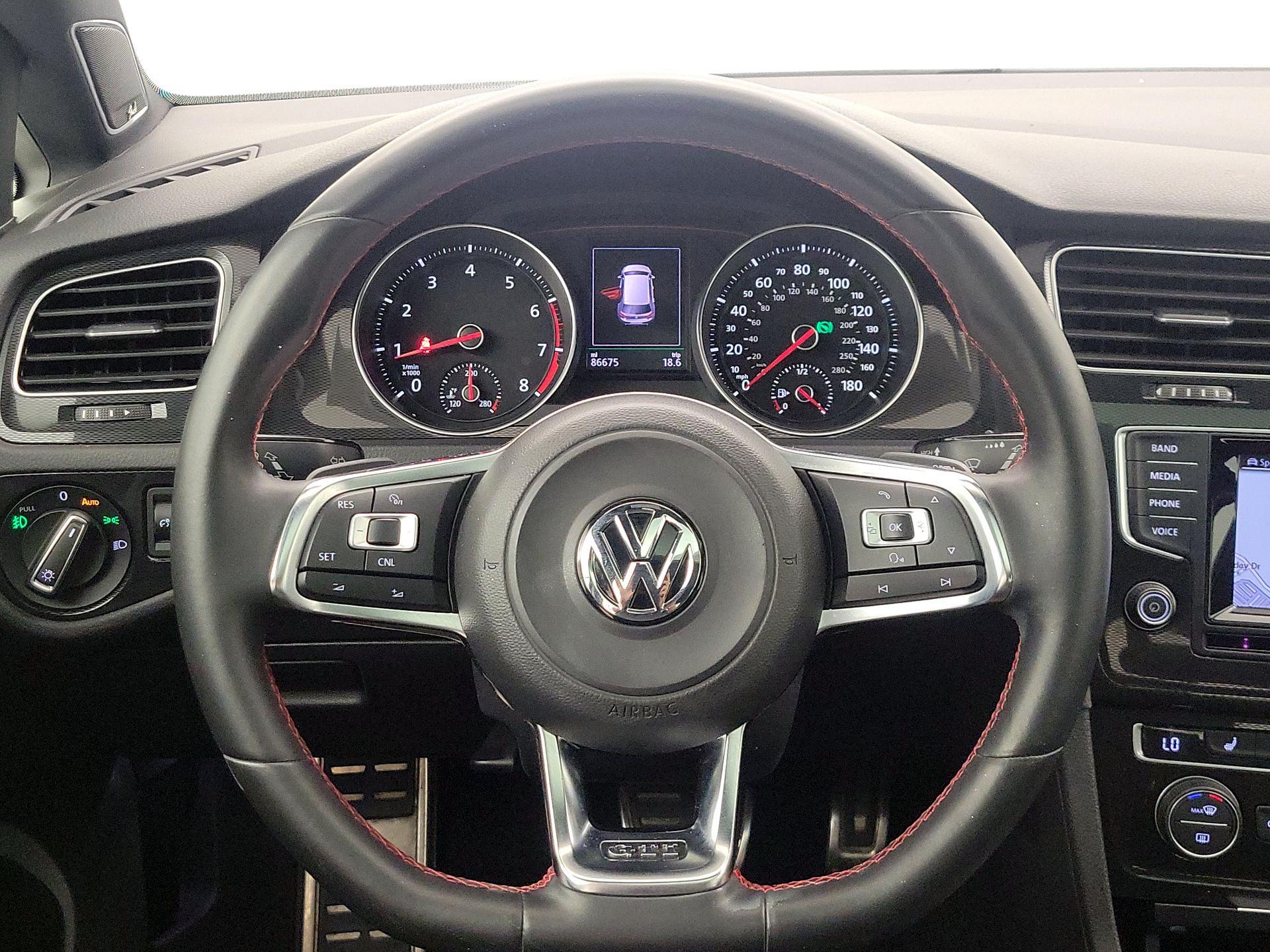 Thumbnail: 2015 Volkswagen Golf - 10