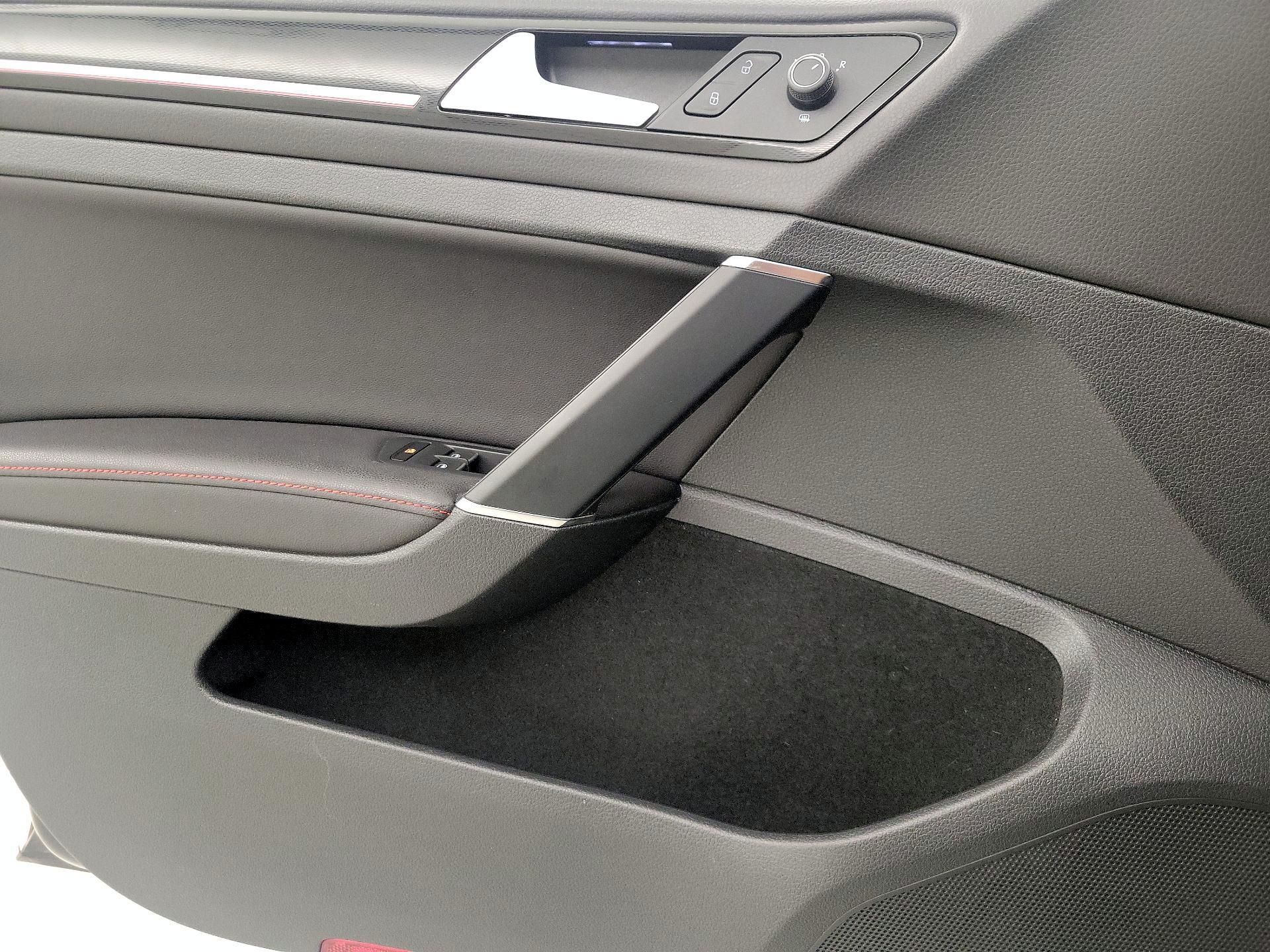 Thumbnail: 2015 Volkswagen Golf - 12