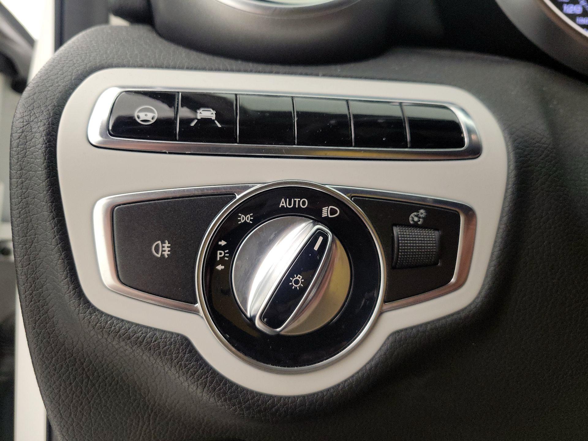 Thumbnail: 2015 Mercedes-Benz C-Class - 13