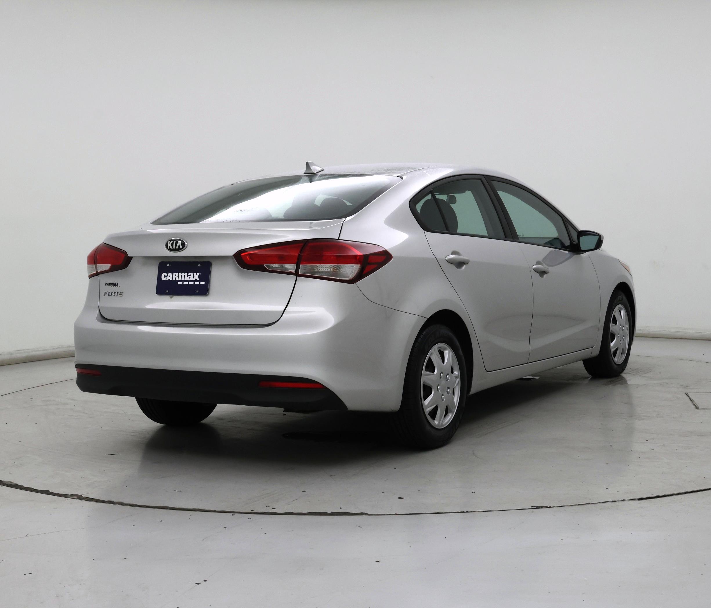Thumbnail: 2017 Kia Forte - 8