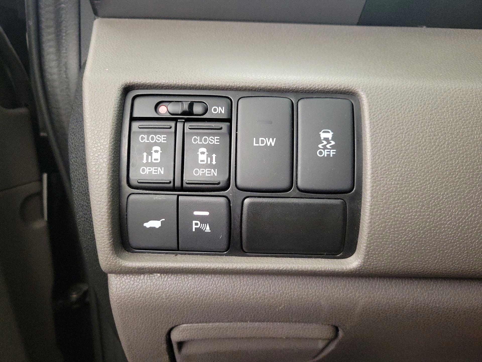 Thumbnail: 2015 Honda Odyssey - 13