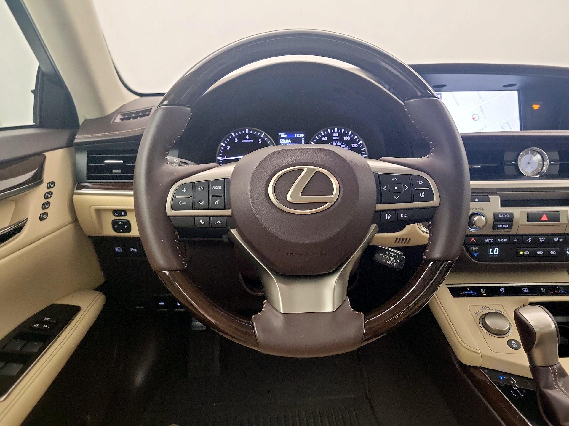 Thumbnail: 2018 Lexus ES - 10
