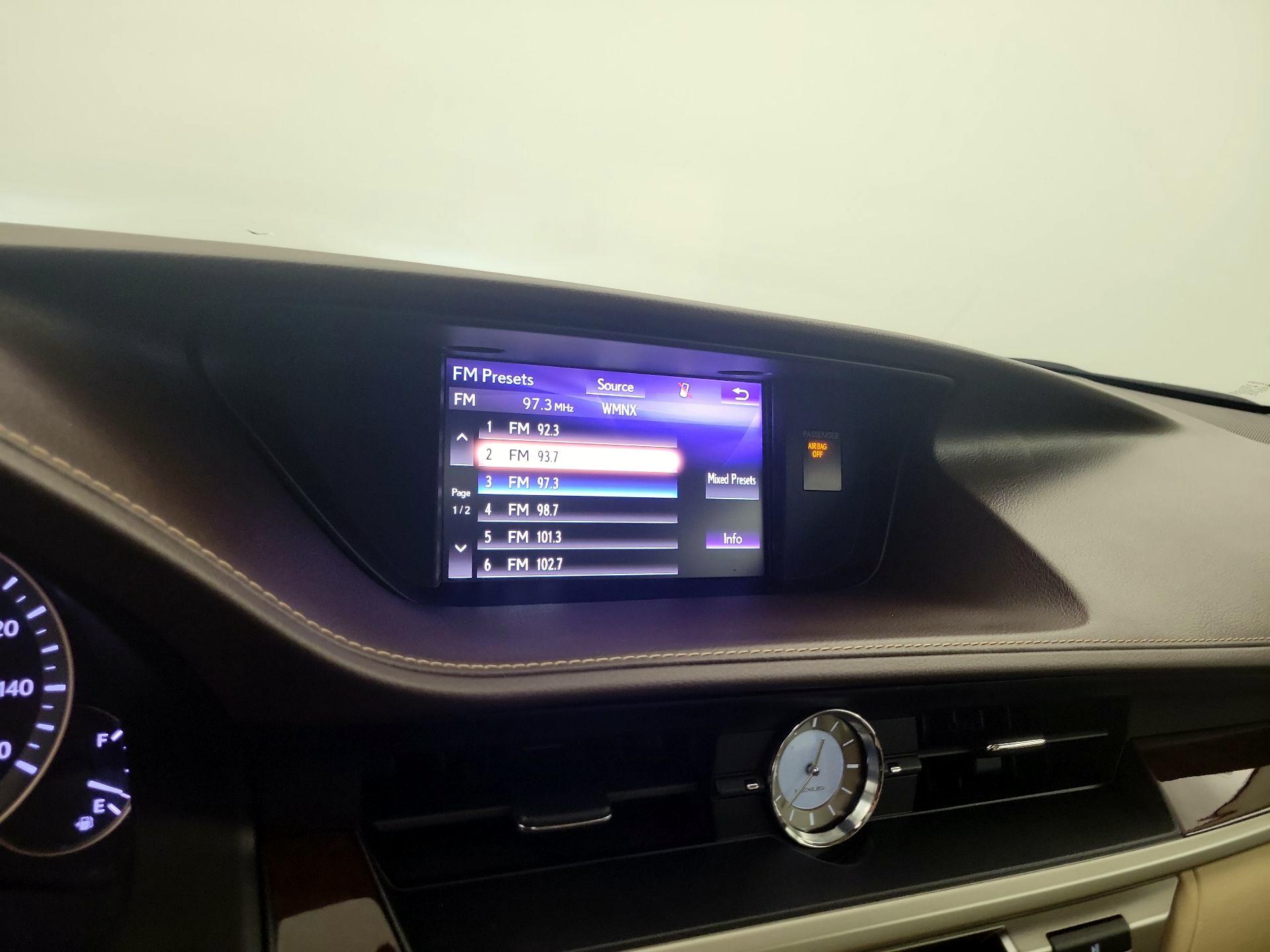 Thumbnail: 2018 Lexus ES - 16
