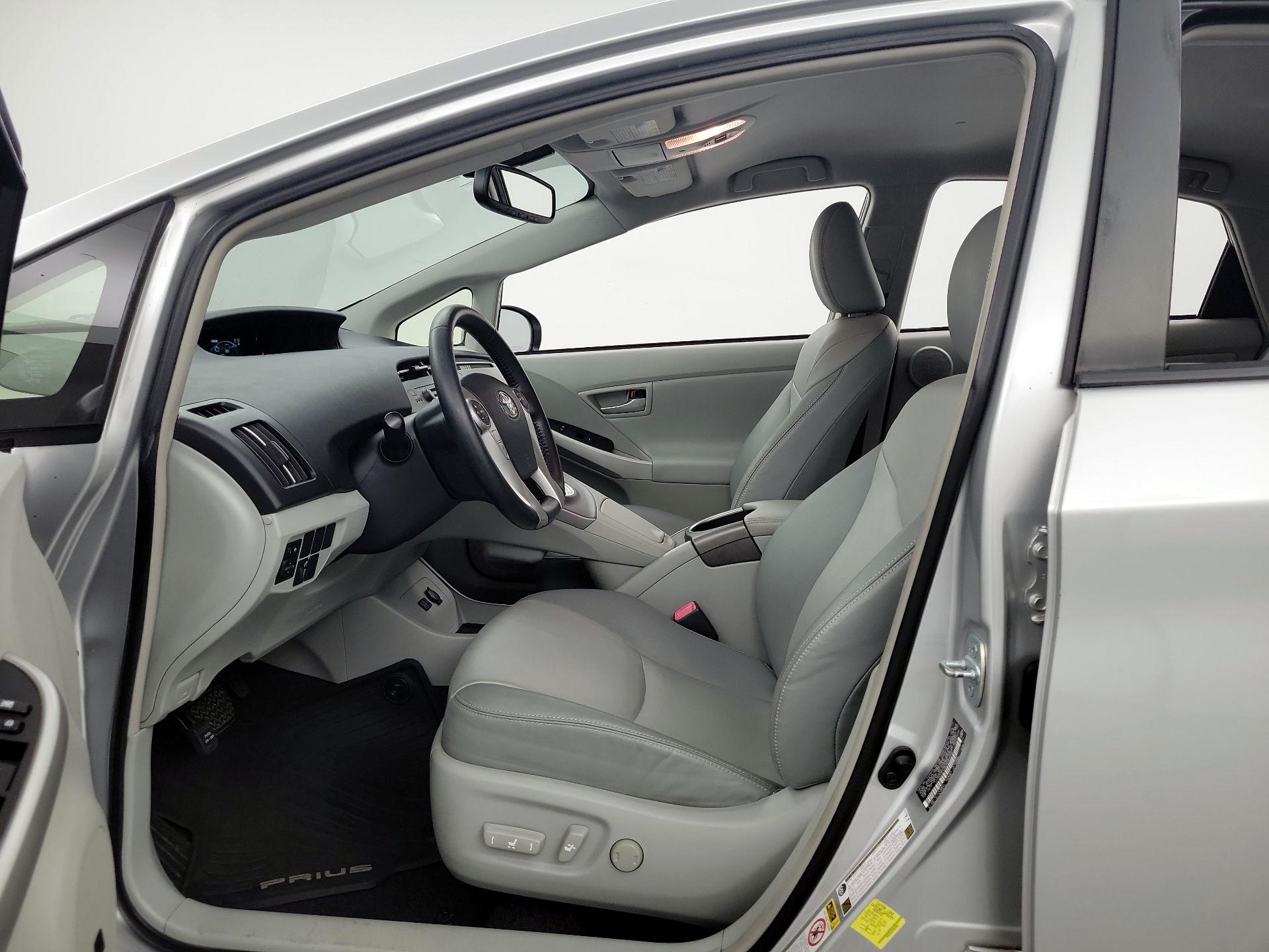 Thumbnail: 2013 Toyota Prius - 11