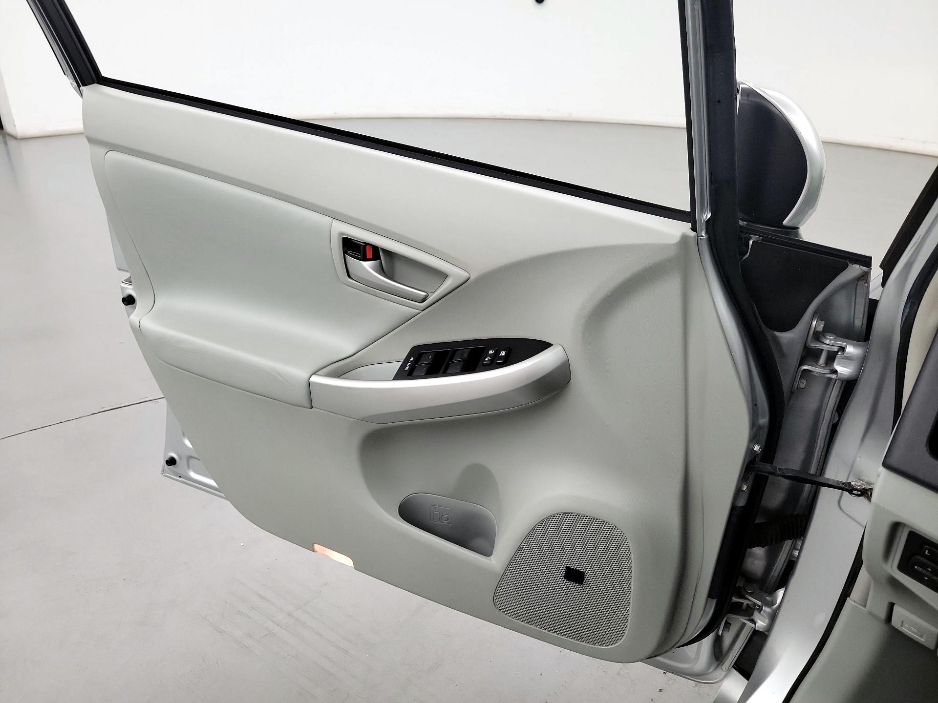 Thumbnail: 2013 Toyota Prius - 12