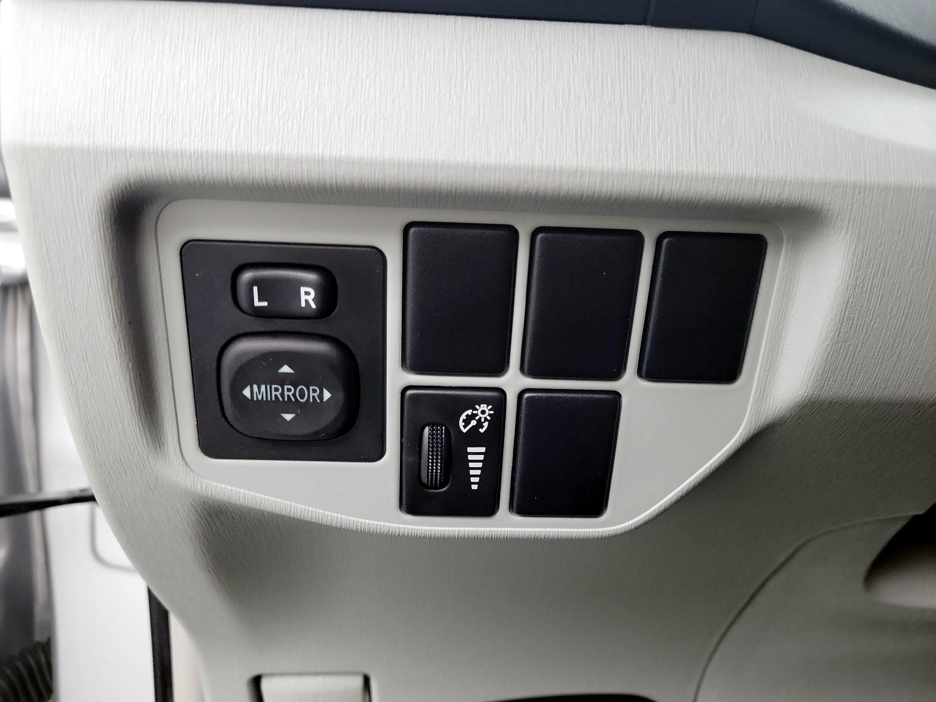 Thumbnail: 2013 Toyota Prius - 13