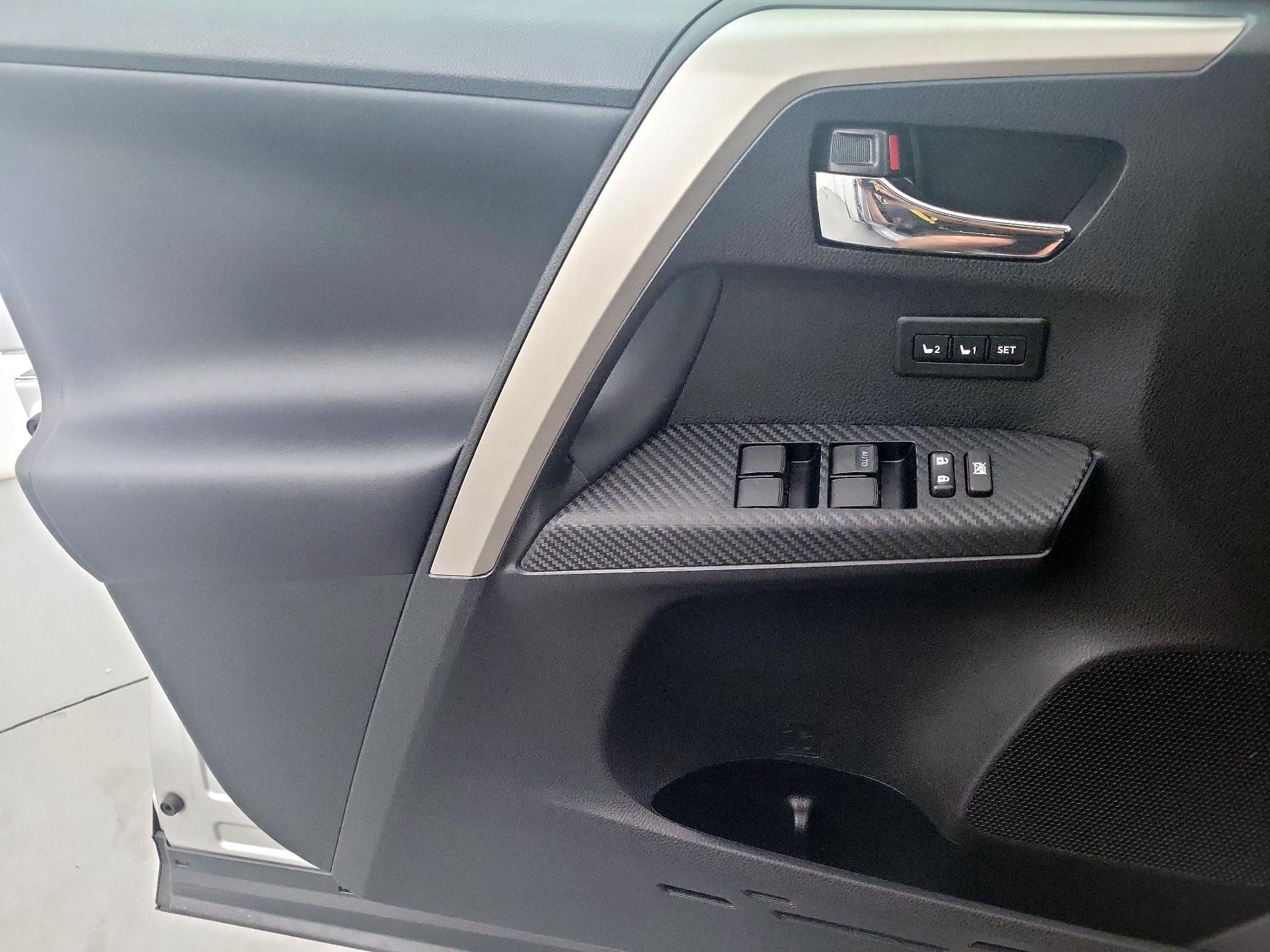 Thumbnail: 2014 Toyota RAV4 - 12