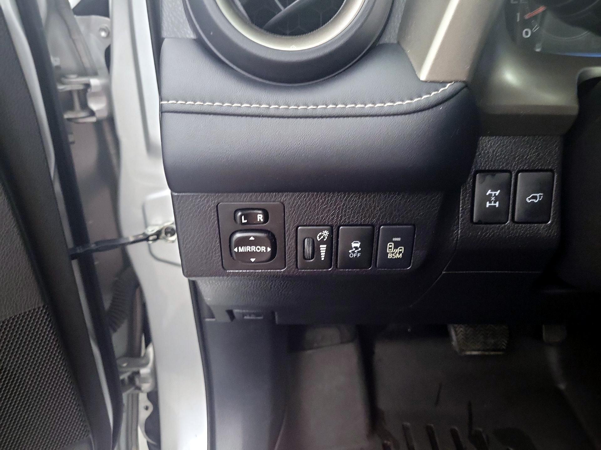 Thumbnail: 2014 Toyota RAV4 - 13