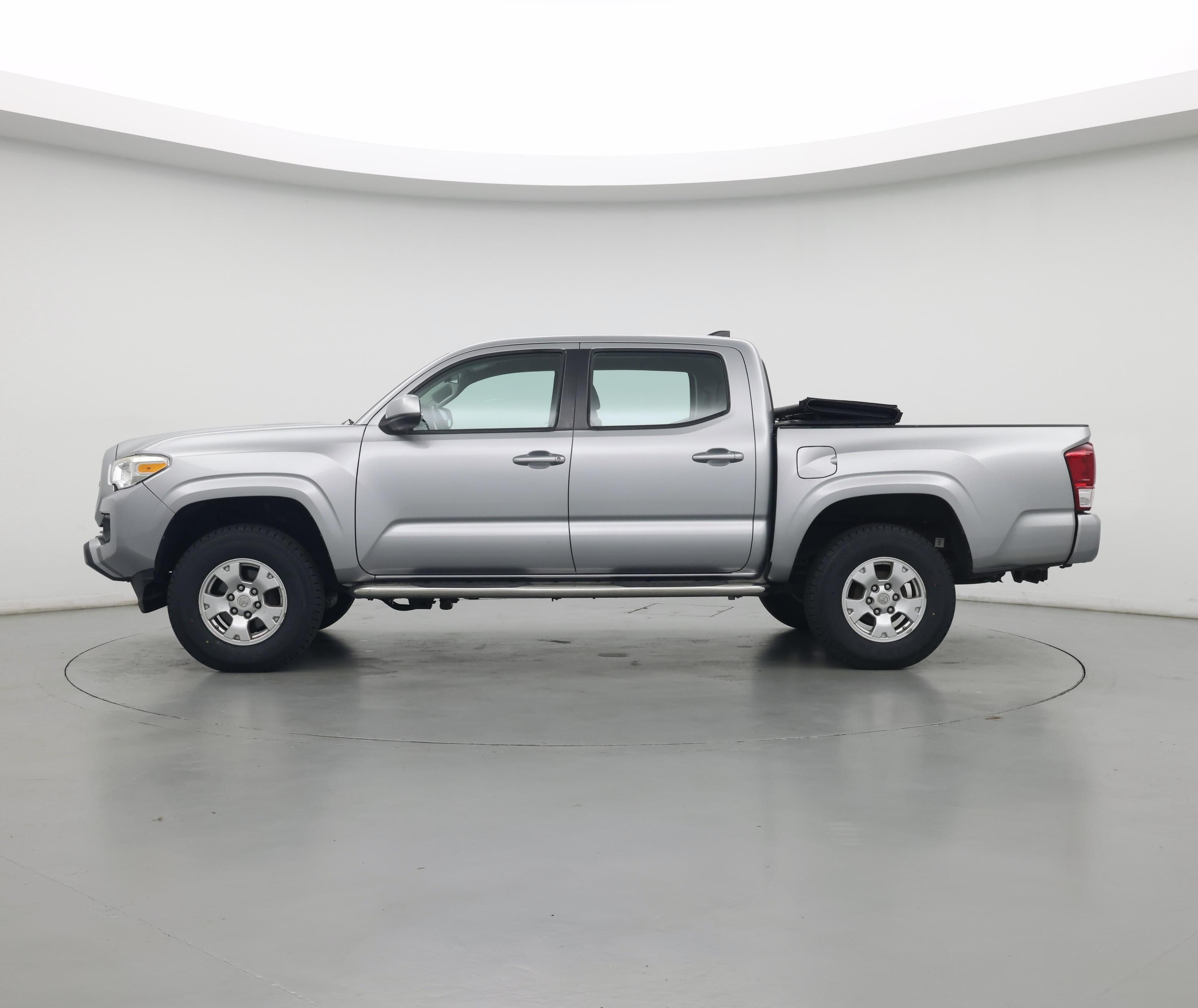 Thumbnail: 2017 Toyota Tacoma - 3