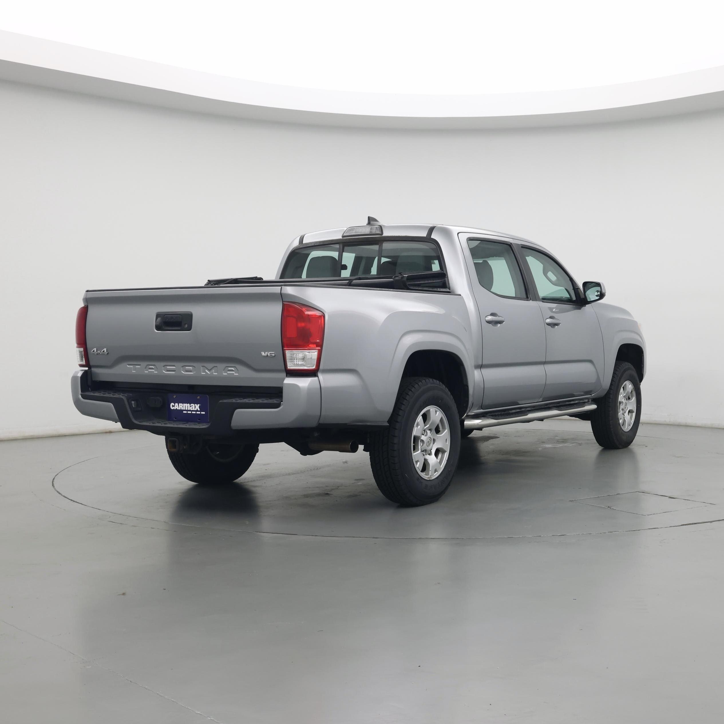 Thumbnail: 2017 Toyota Tacoma - 8