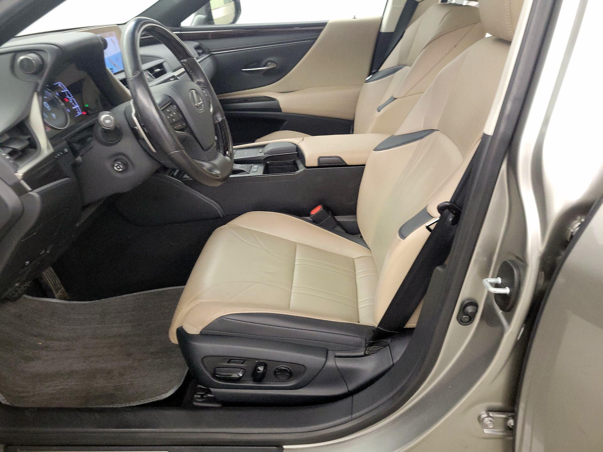 Thumbnail: 2019 Lexus ES - 11