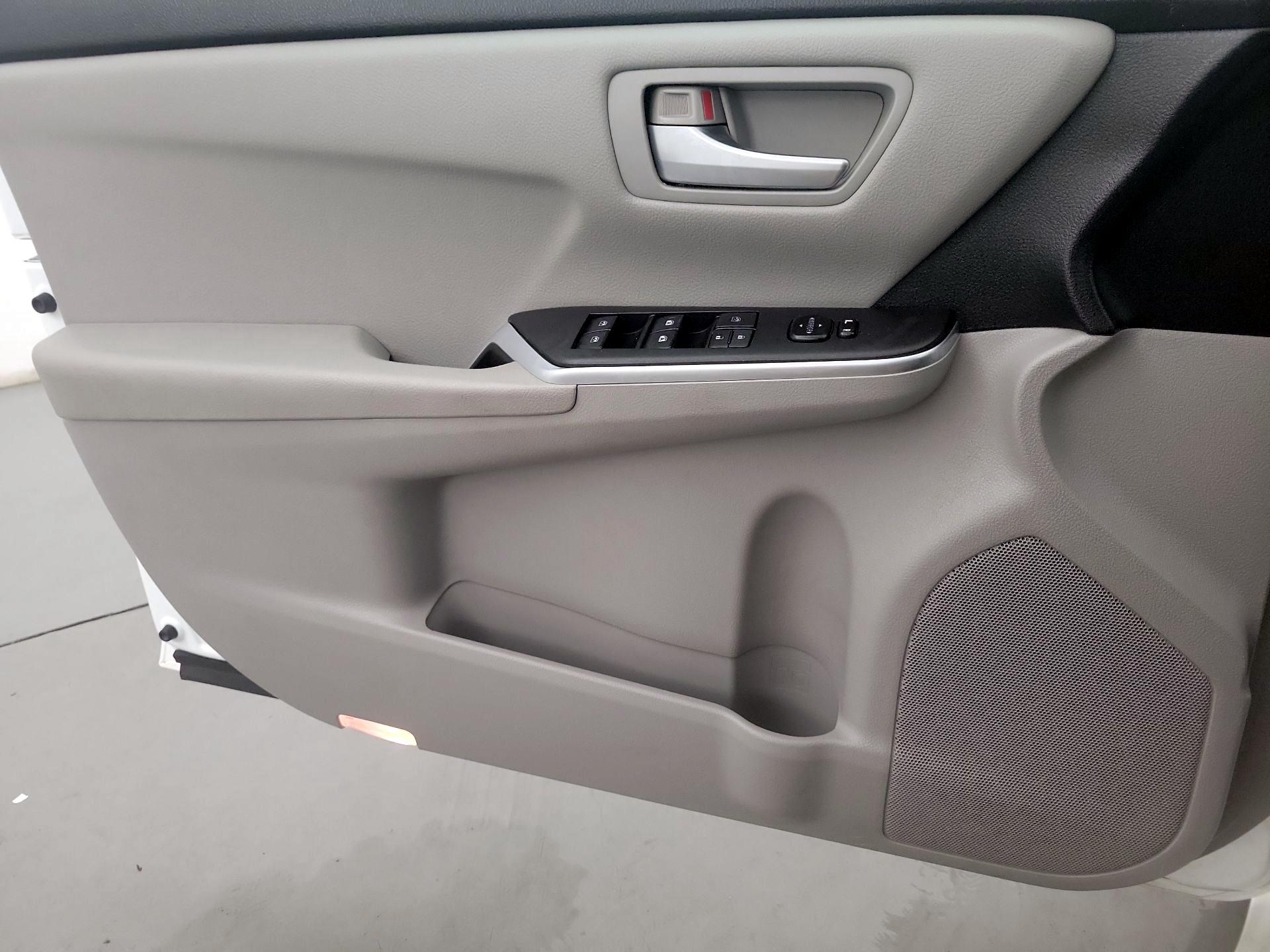 Thumbnail: 2015 Toyota Camry - 12