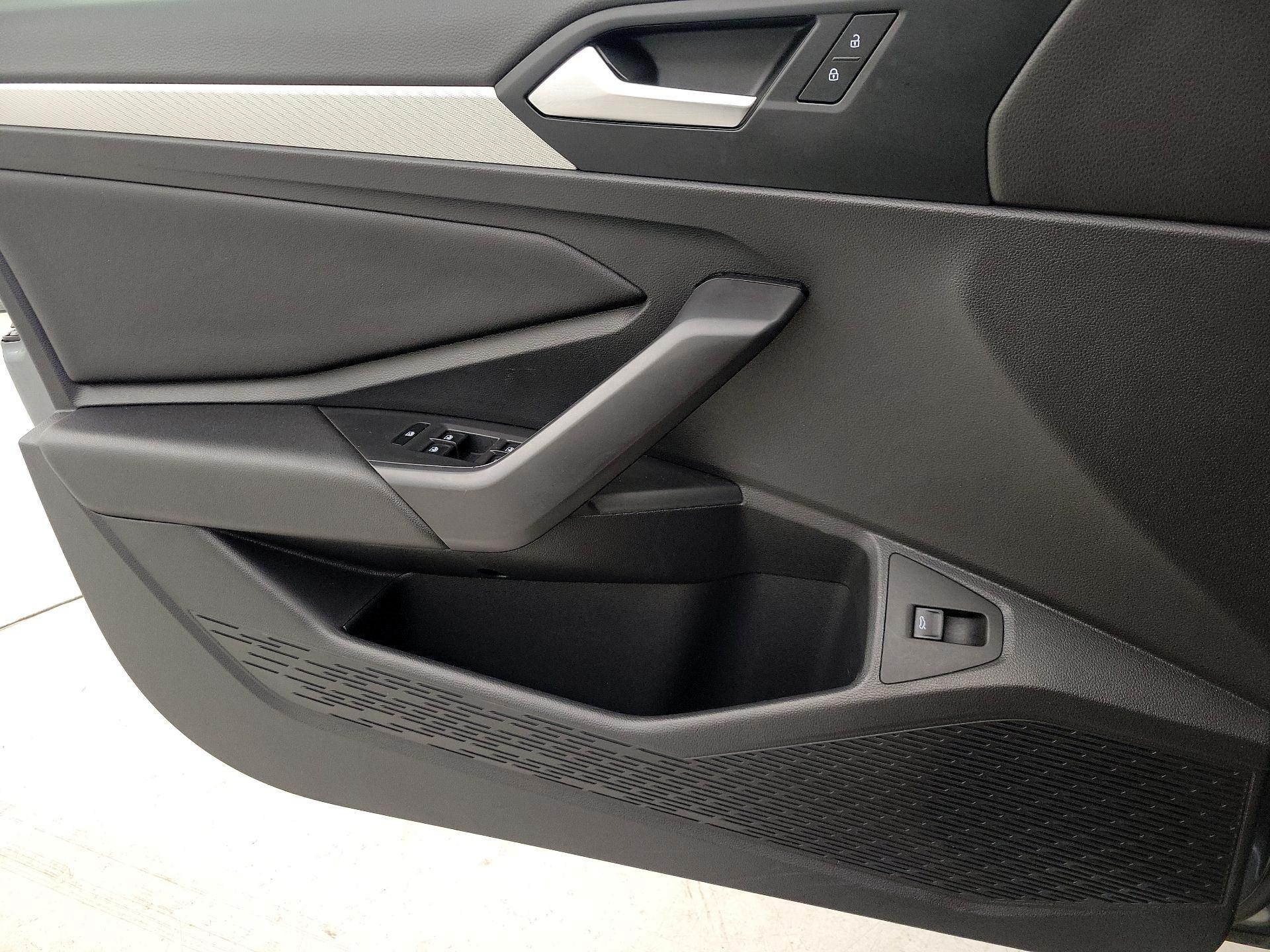 Thumbnail: 2019 Volkswagen Jetta - 12