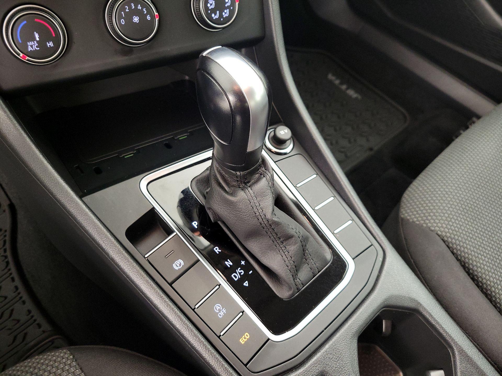 Thumbnail: 2019 Volkswagen Jetta - 17