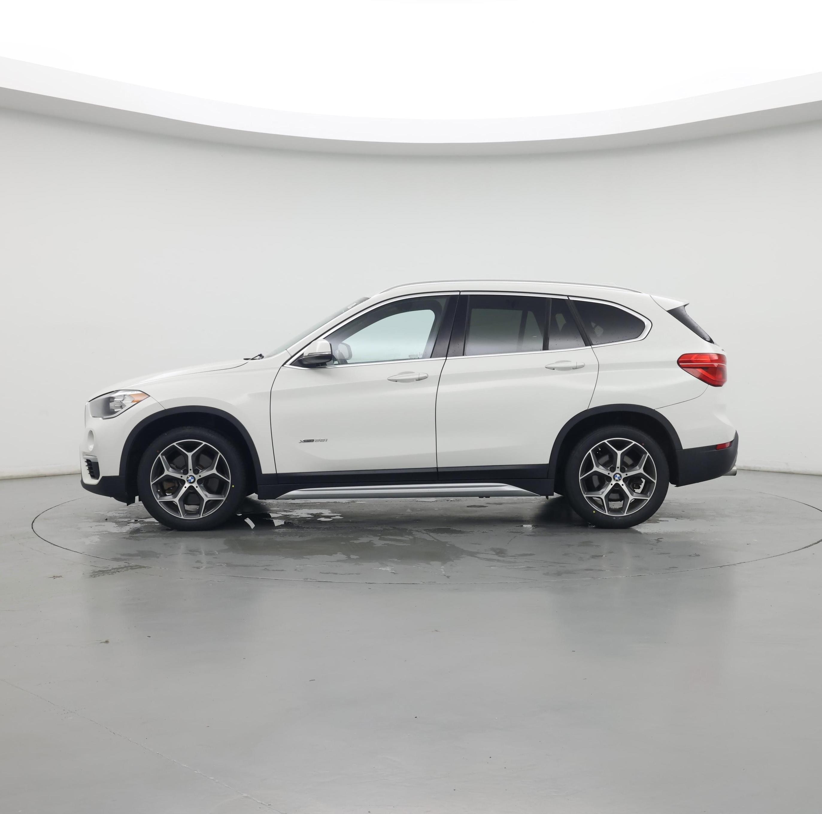 Thumbnail: 2018 BMW X1 - 3