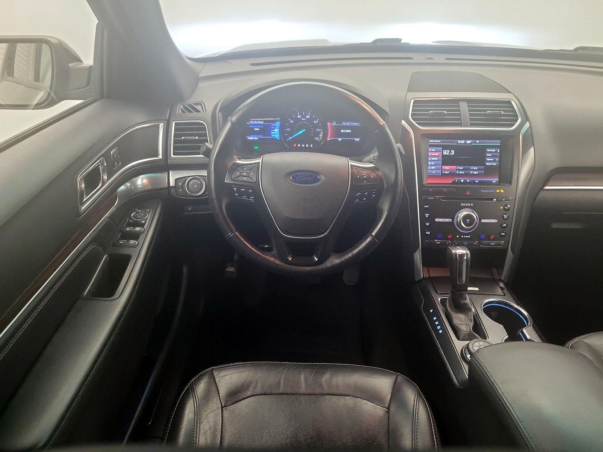 Thumbnail: 2016 Ford Explorer - 10