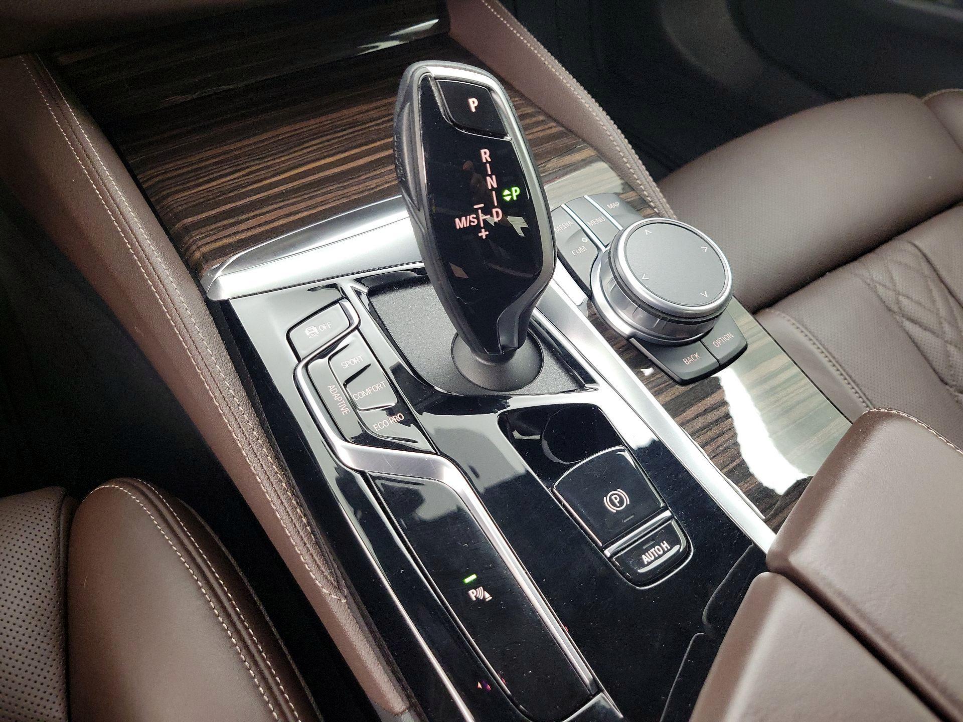 Thumbnail: 2022 BMW 5 Series - 17