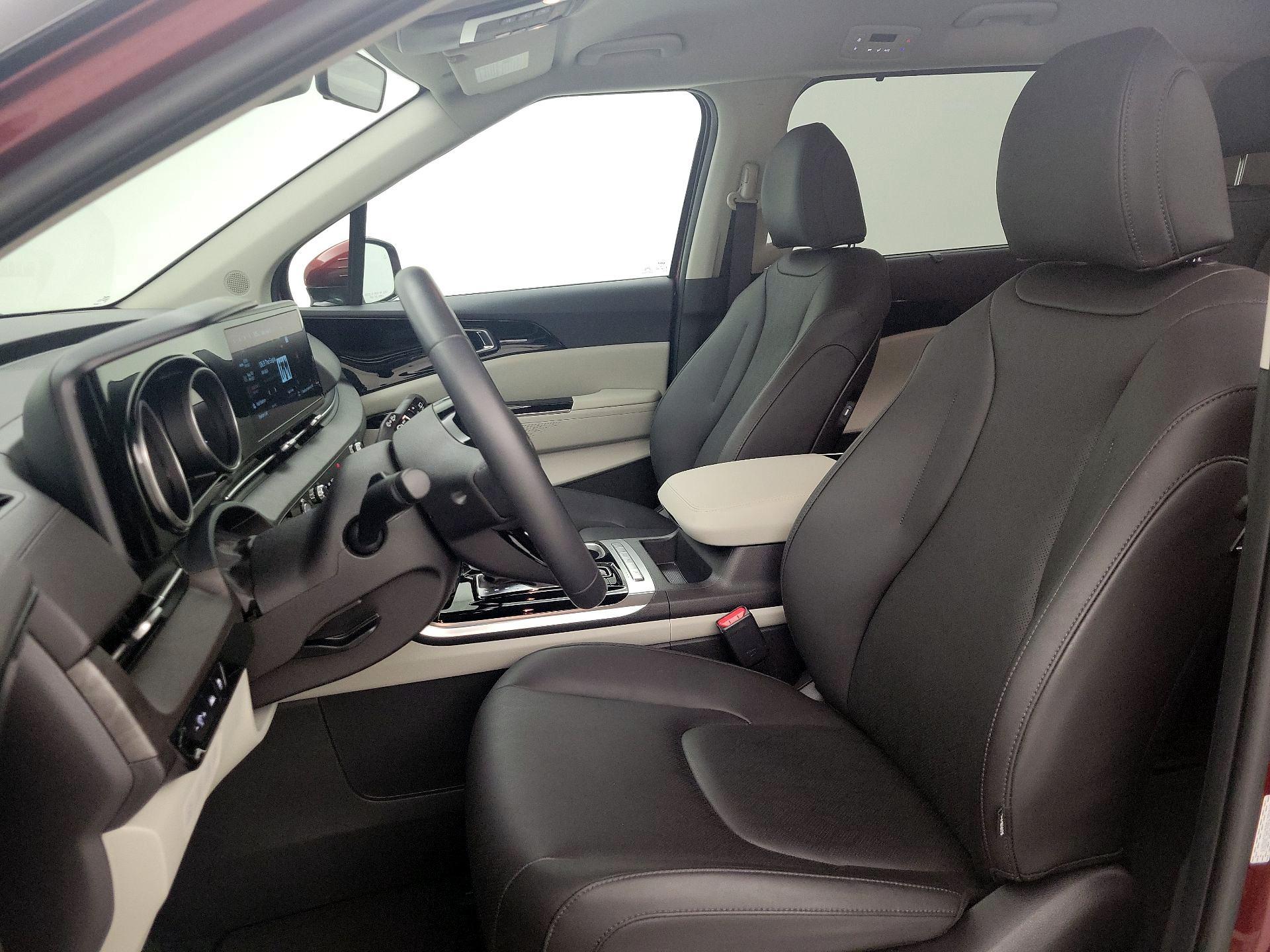 Thumbnail: 2023 Kia Carnival - 11