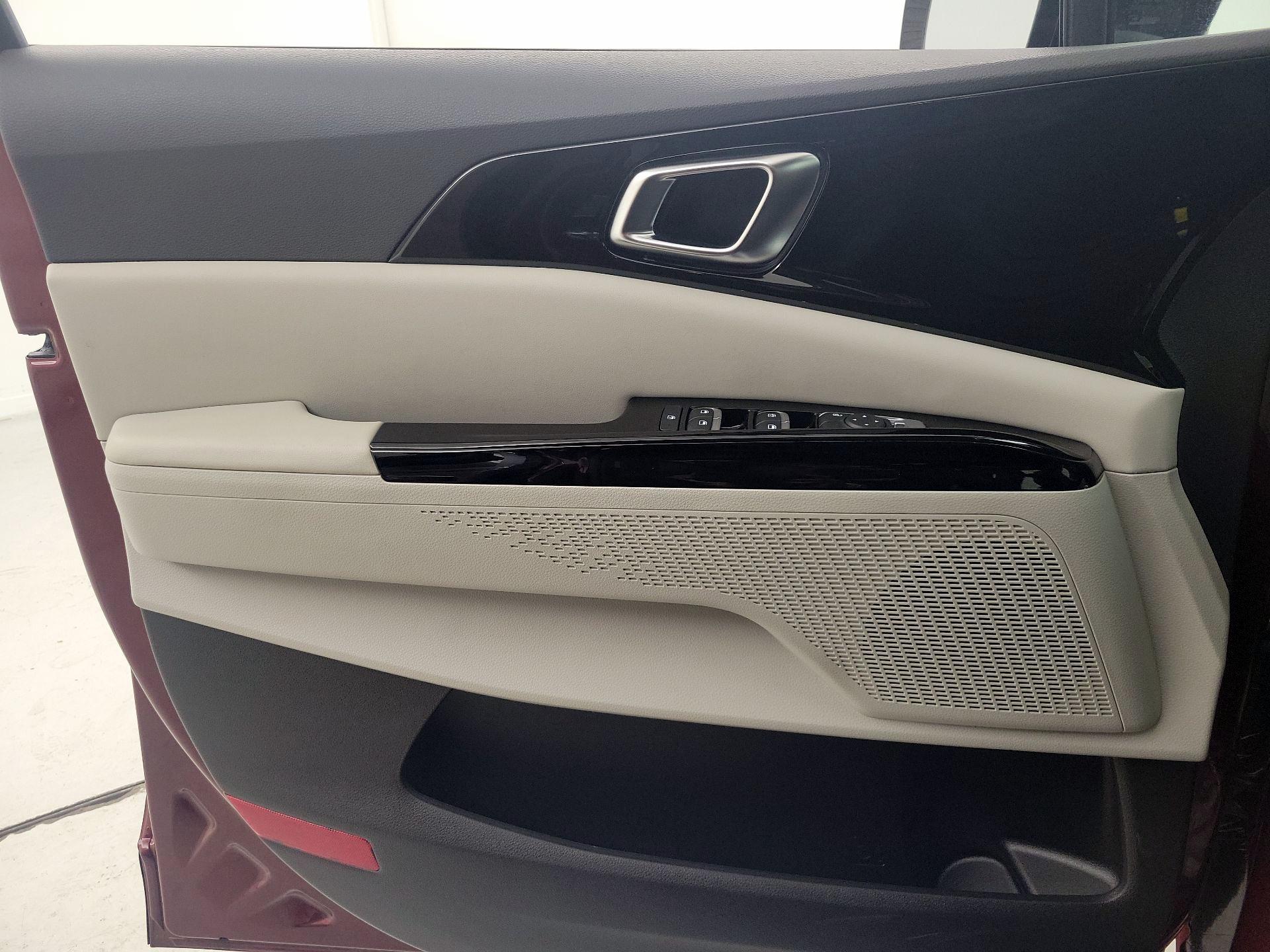 Thumbnail: 2023 Kia Carnival - 12