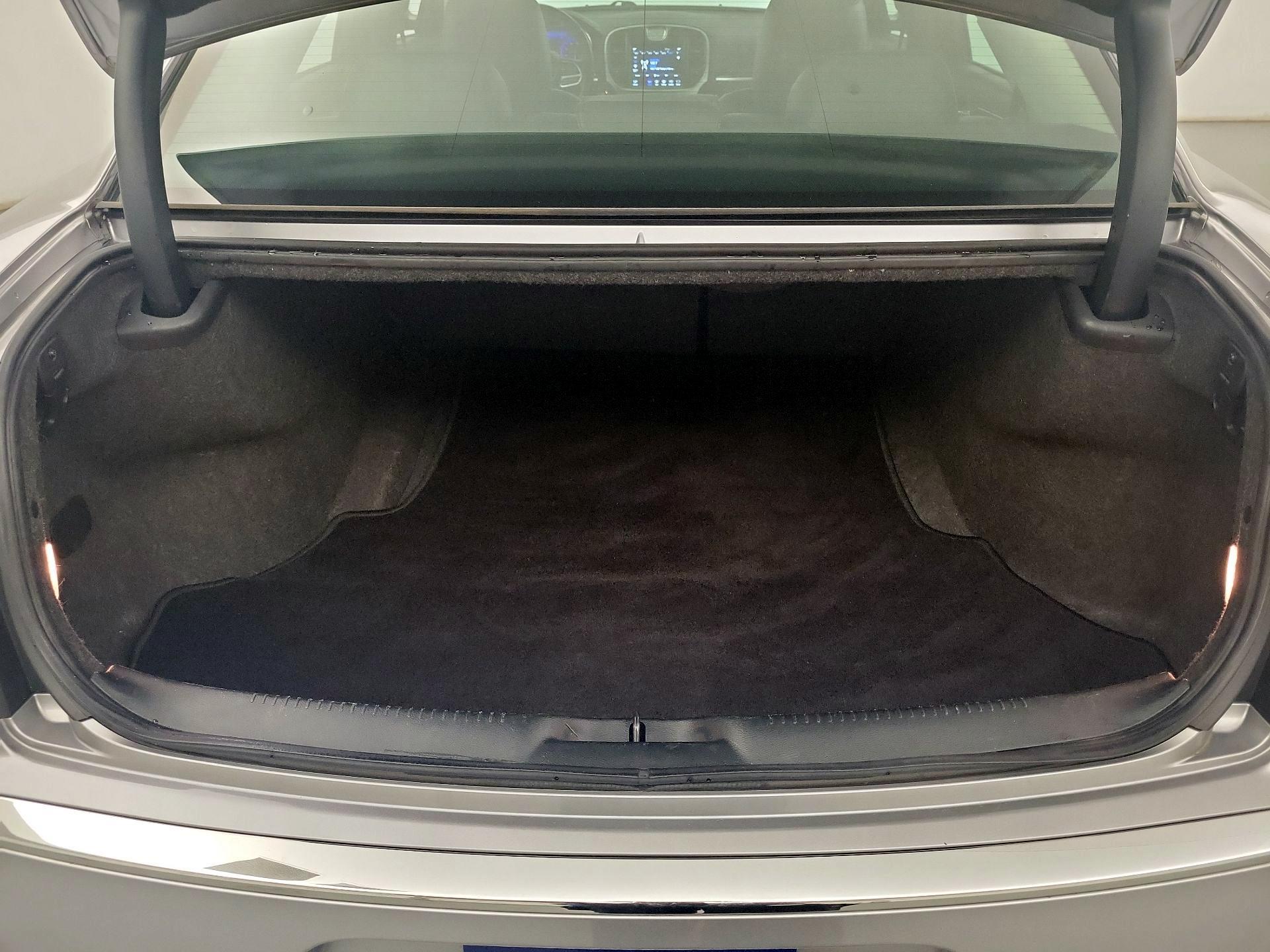 Thumbnail: 2018 Chrysler 300 - 20