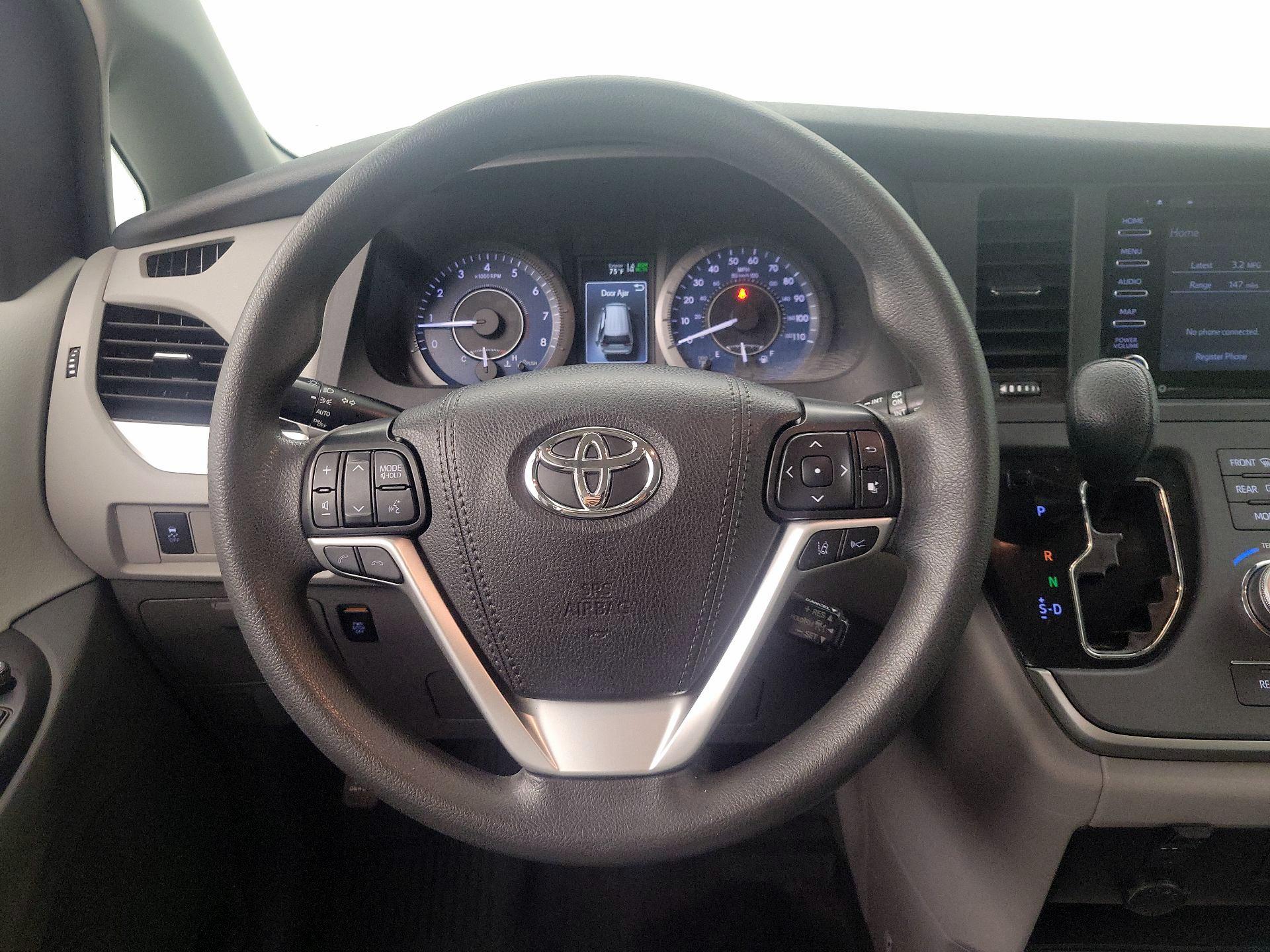 Thumbnail: 2020 Toyota Sienna - 10