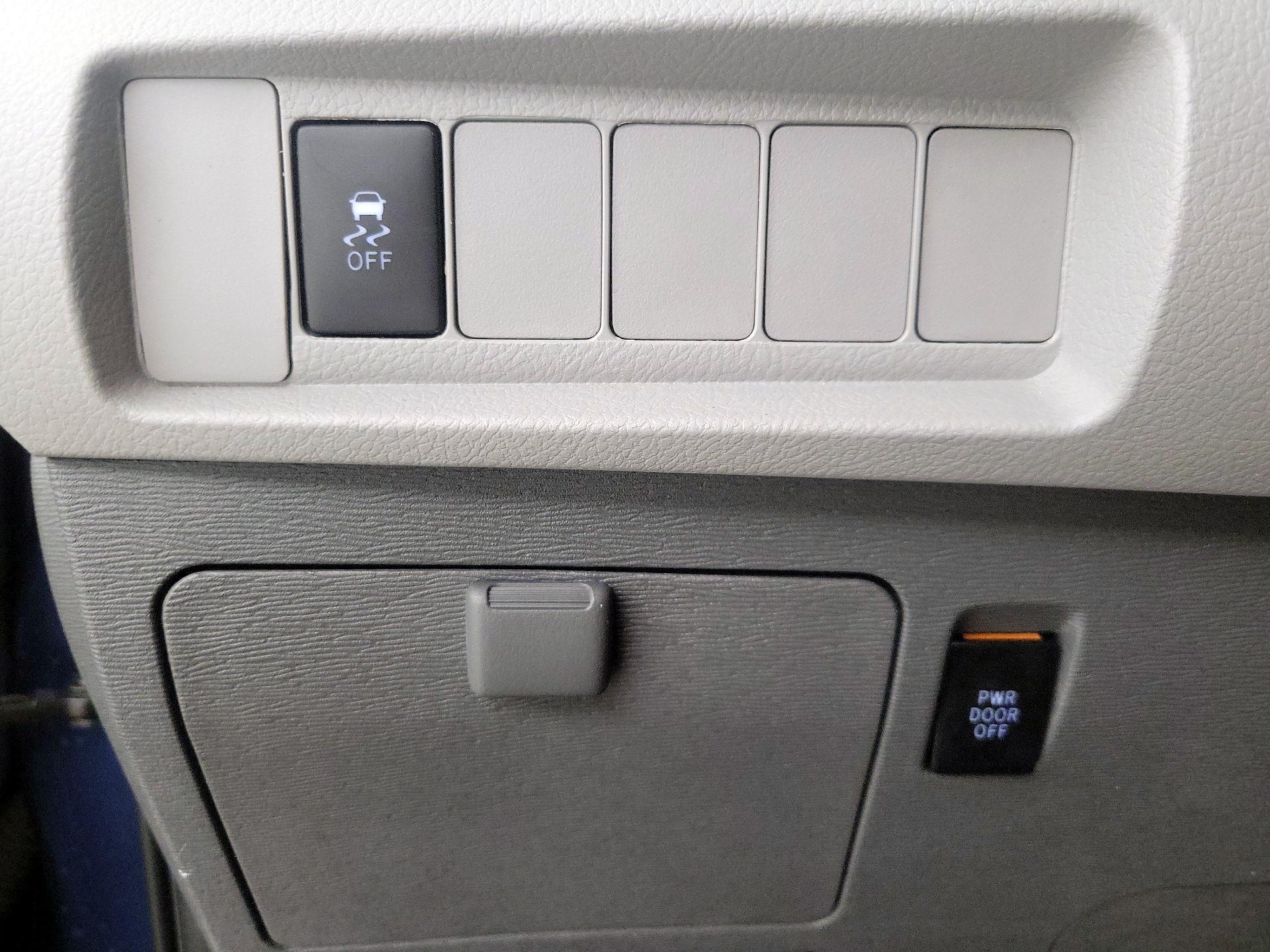 Thumbnail: 2020 Toyota Sienna - 13