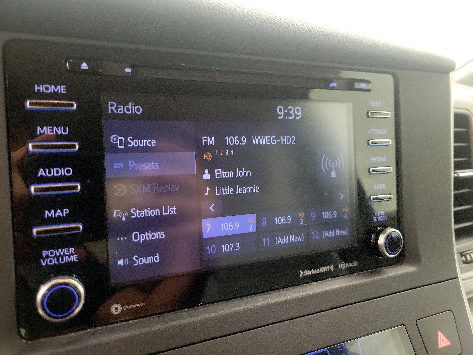 Thumbnail: 2020 Toyota Sienna - 15