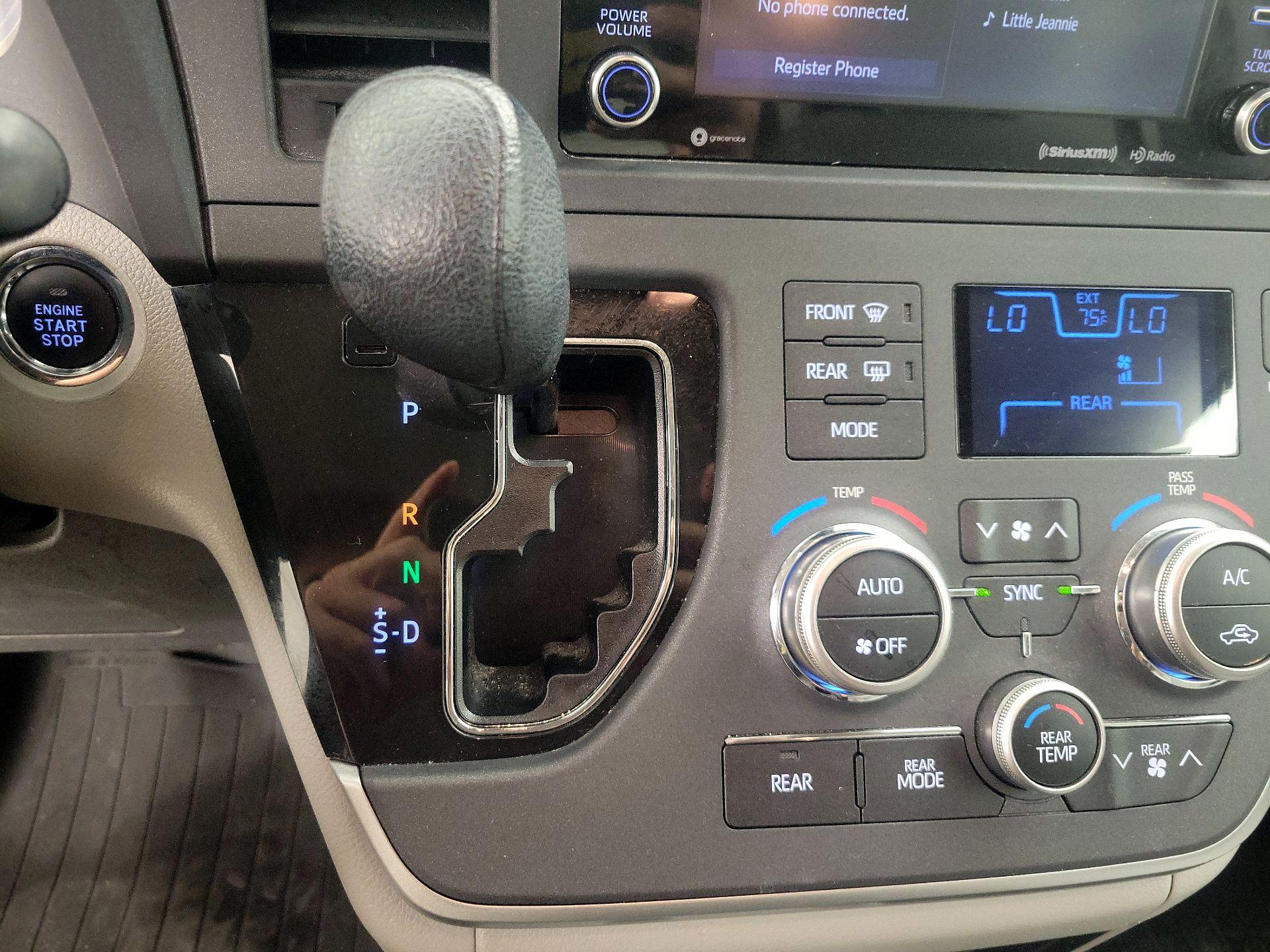 Thumbnail: 2020 Toyota Sienna - 17