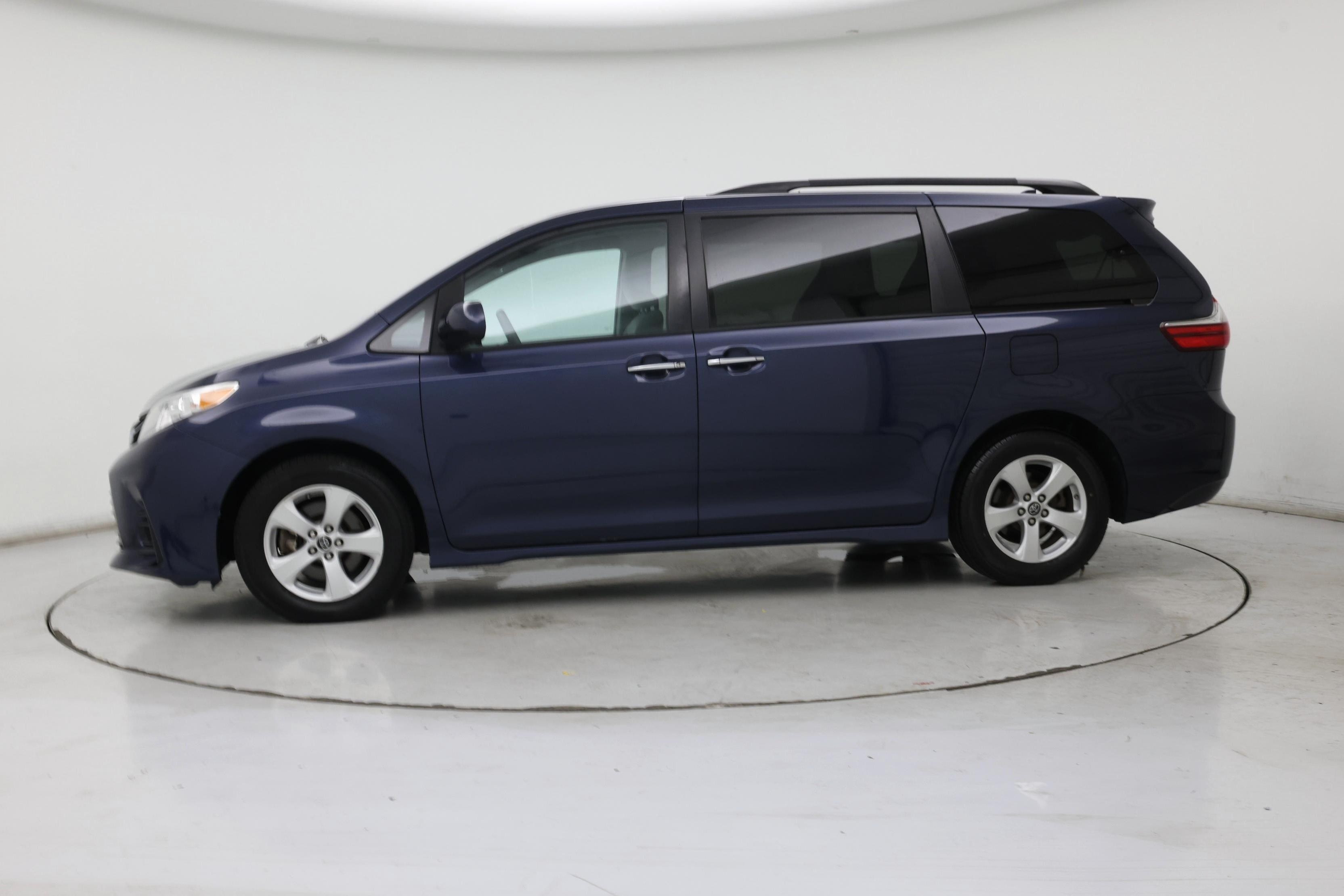 Thumbnail: 2020 Toyota Sienna - 3