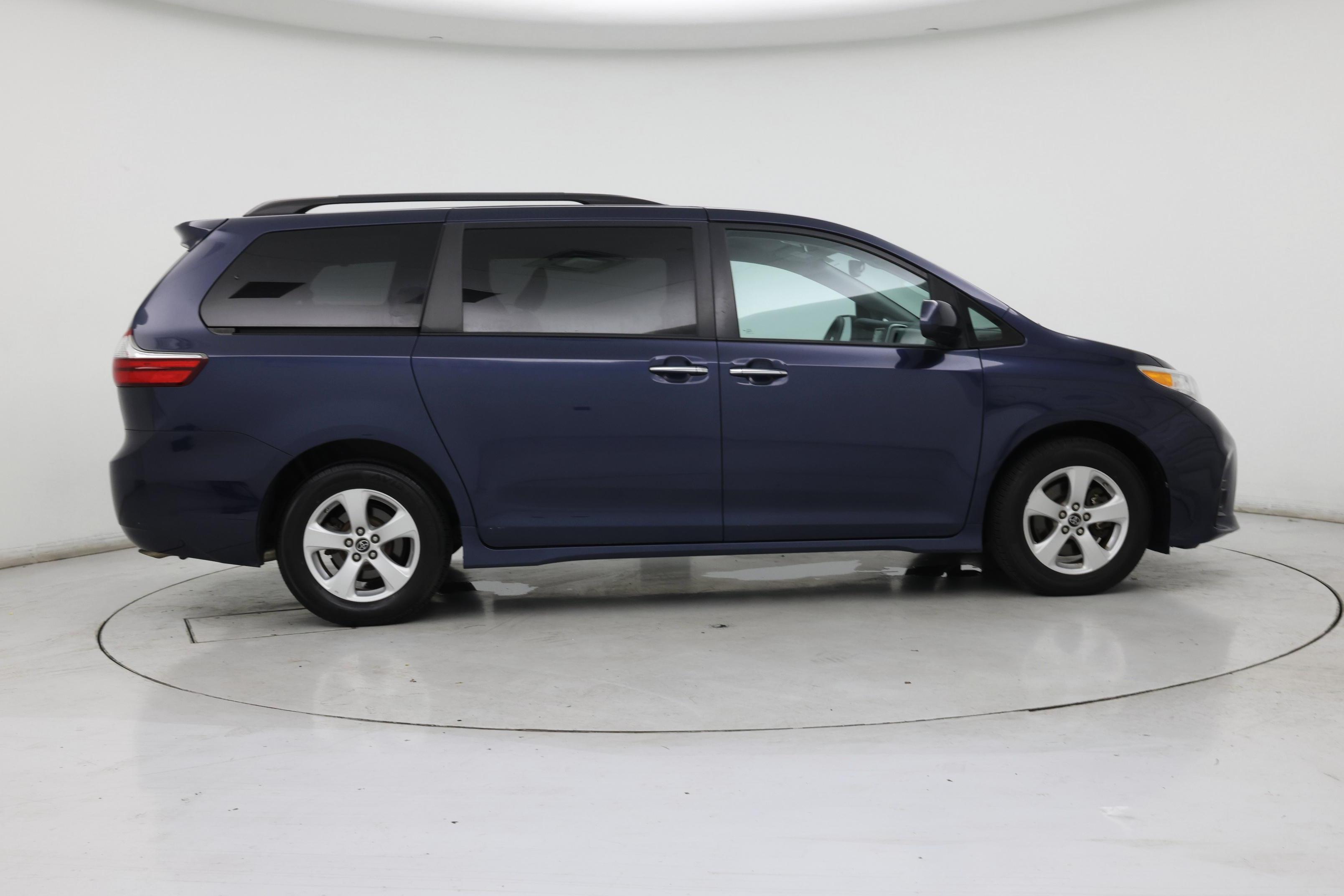 Thumbnail: 2020 Toyota Sienna - 7