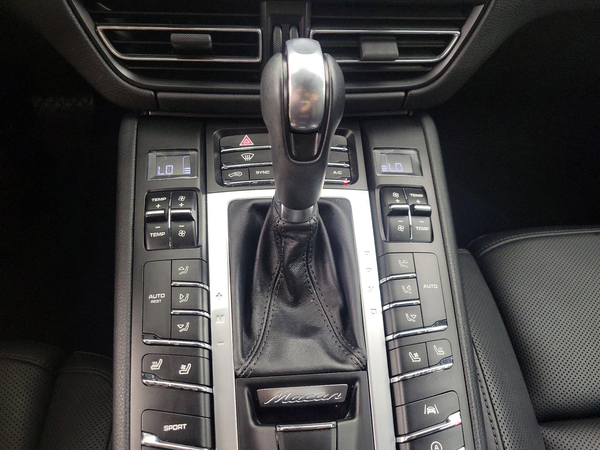Thumbnail: 2021 Porsche Macan - 18