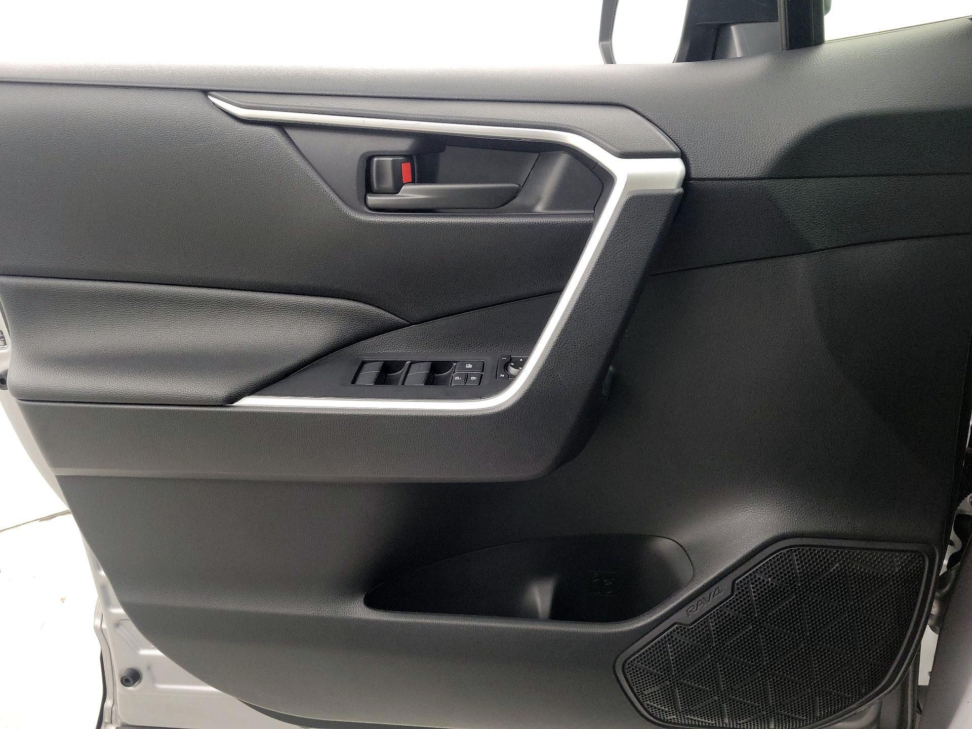 Thumbnail: 2021 Toyota RAV4 - 12
